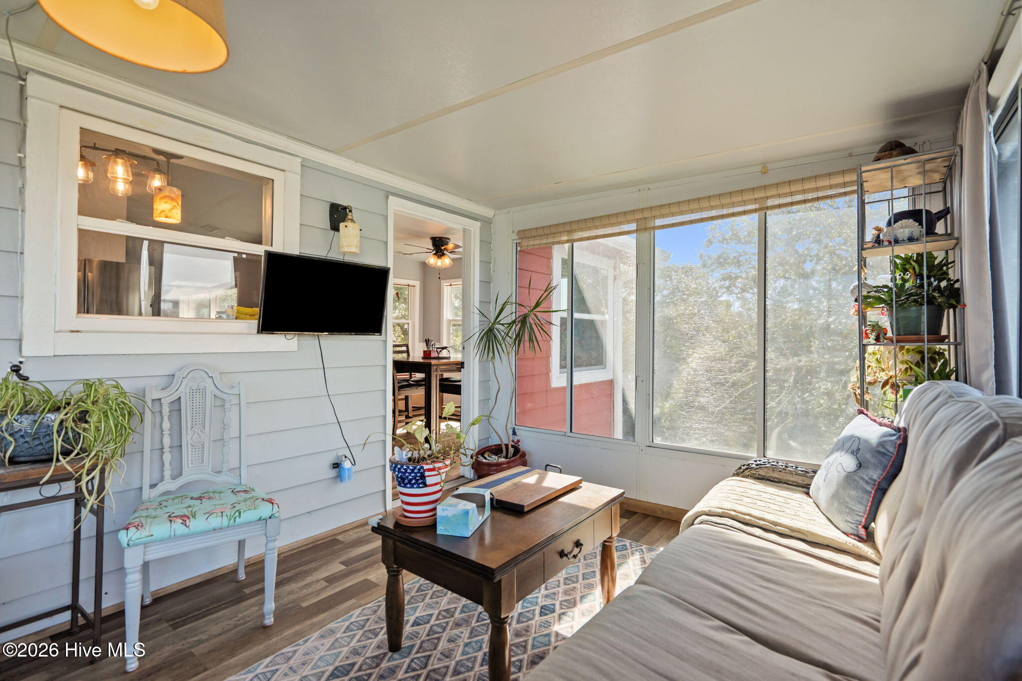 100561498 | Photo 16