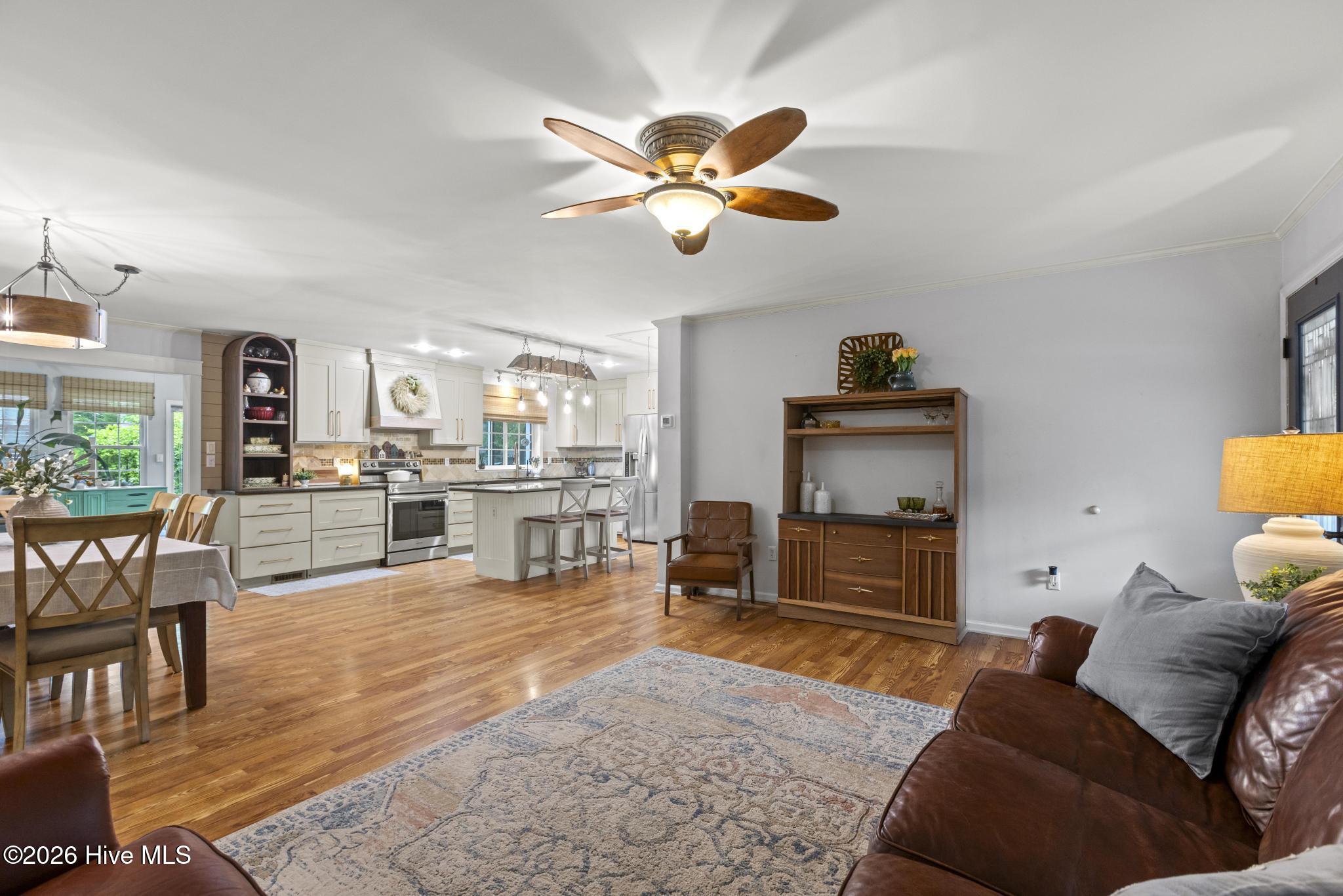 100569223 | Photo 10