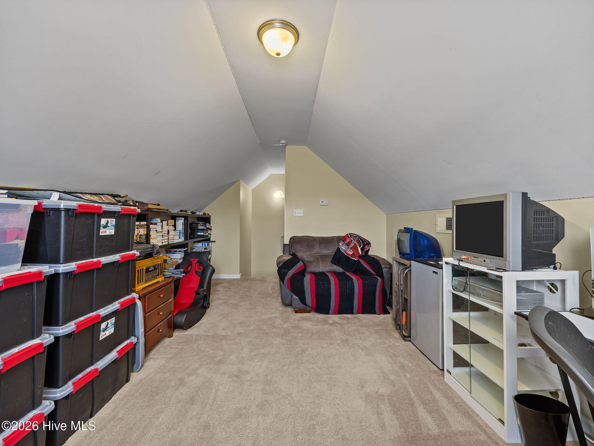 100569834 | Photo 33