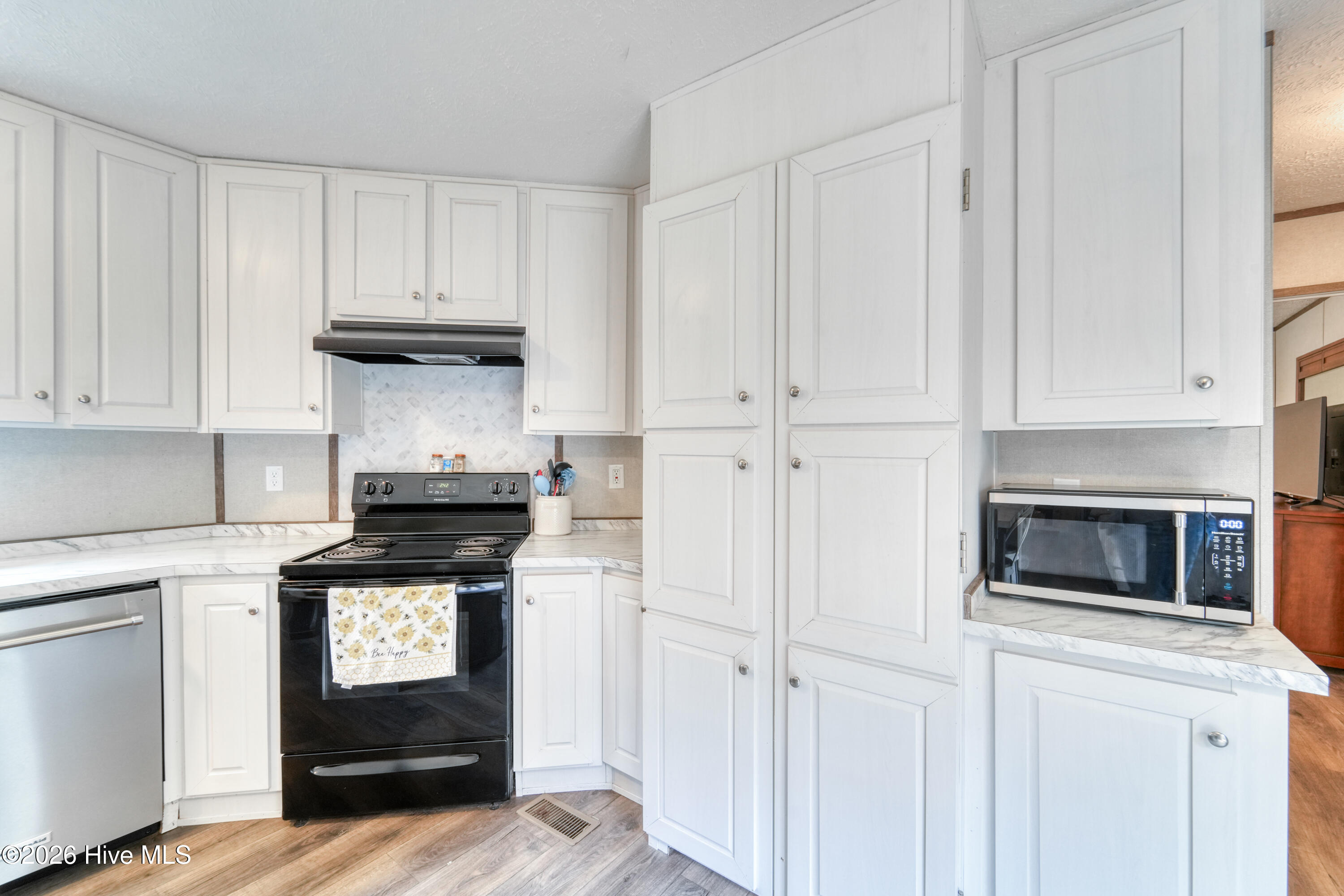 100566814 | Photo 34