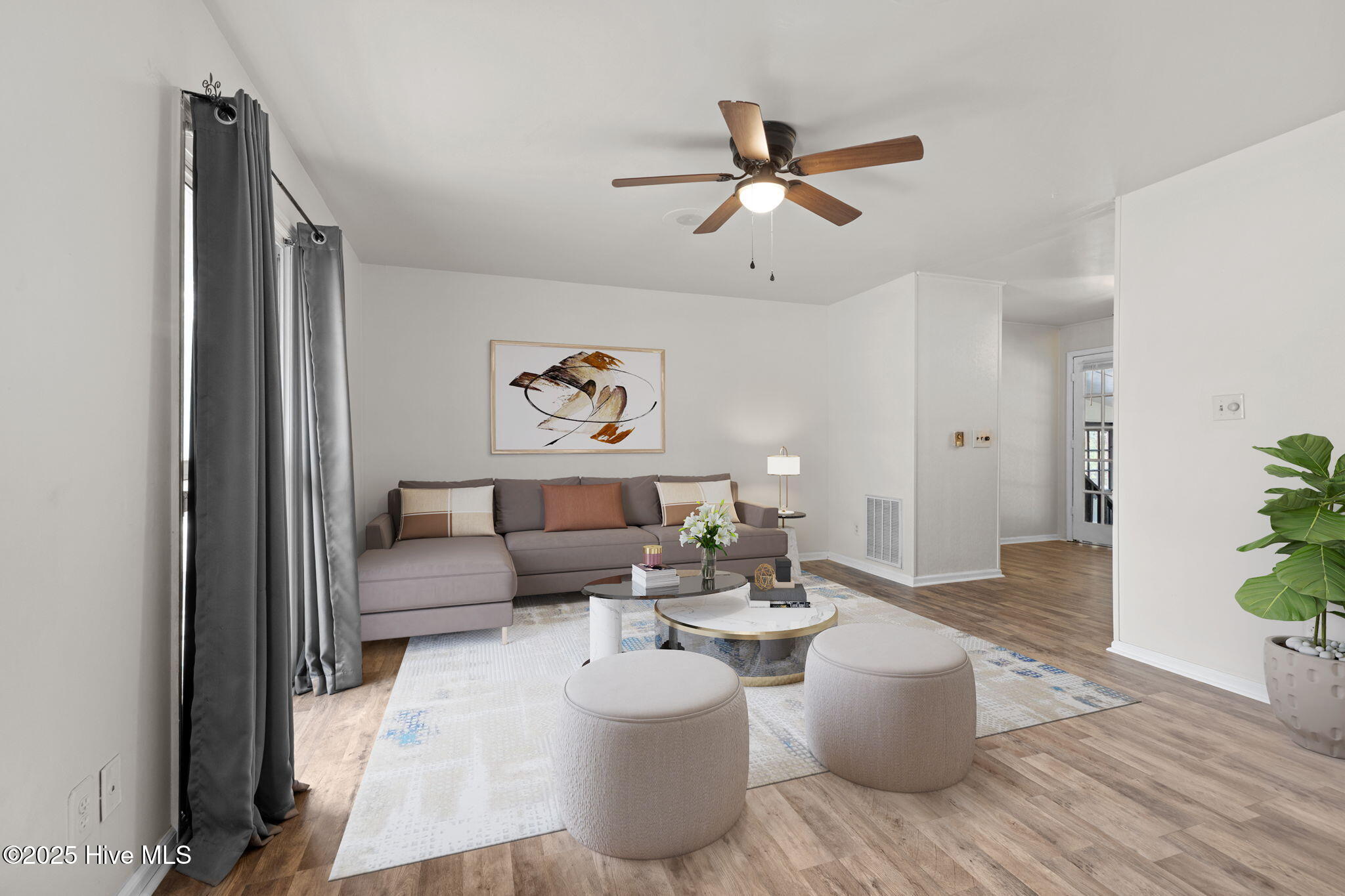 40-web-or-mls-Living Room