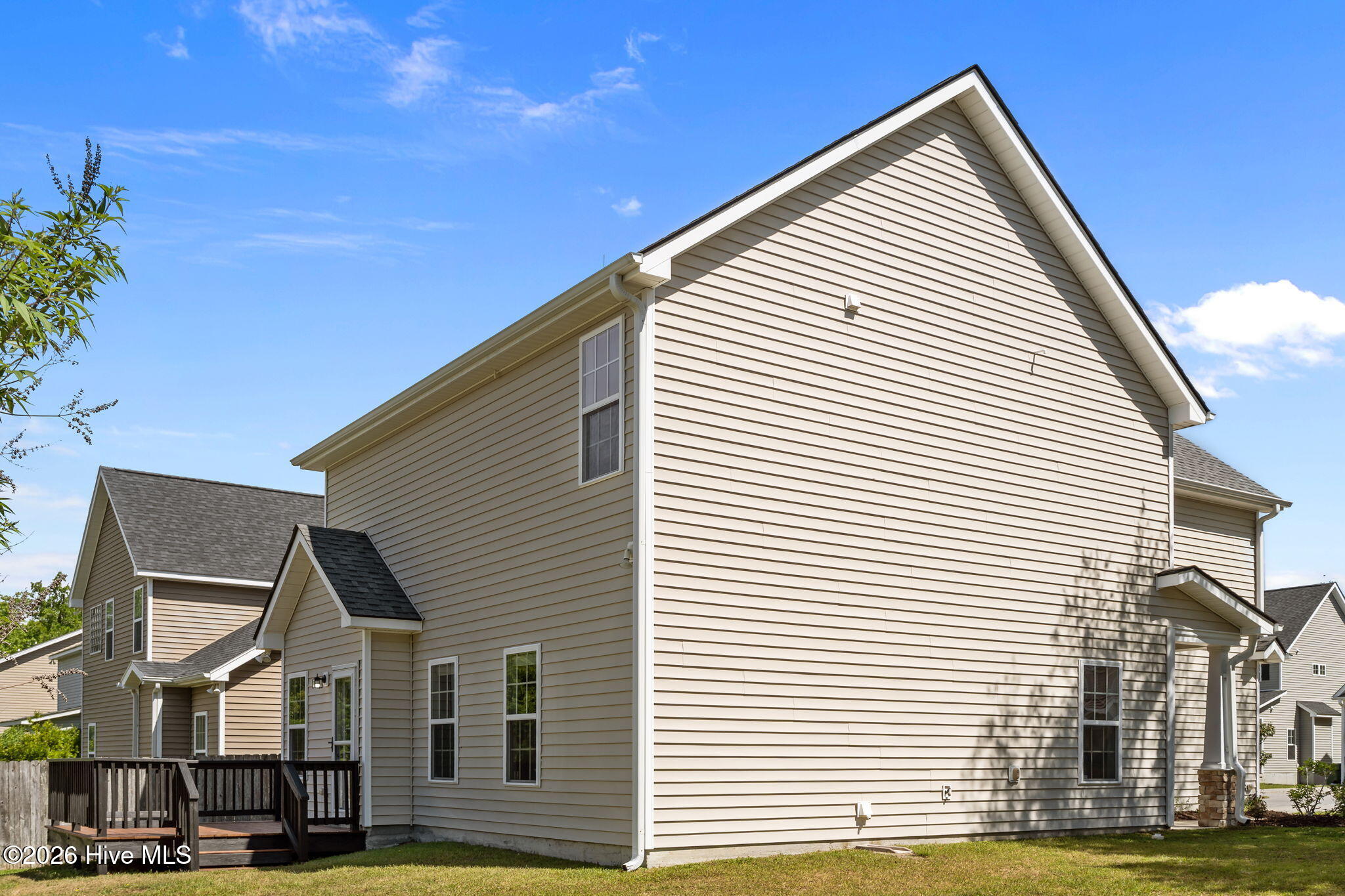 100570344 | Photo 38