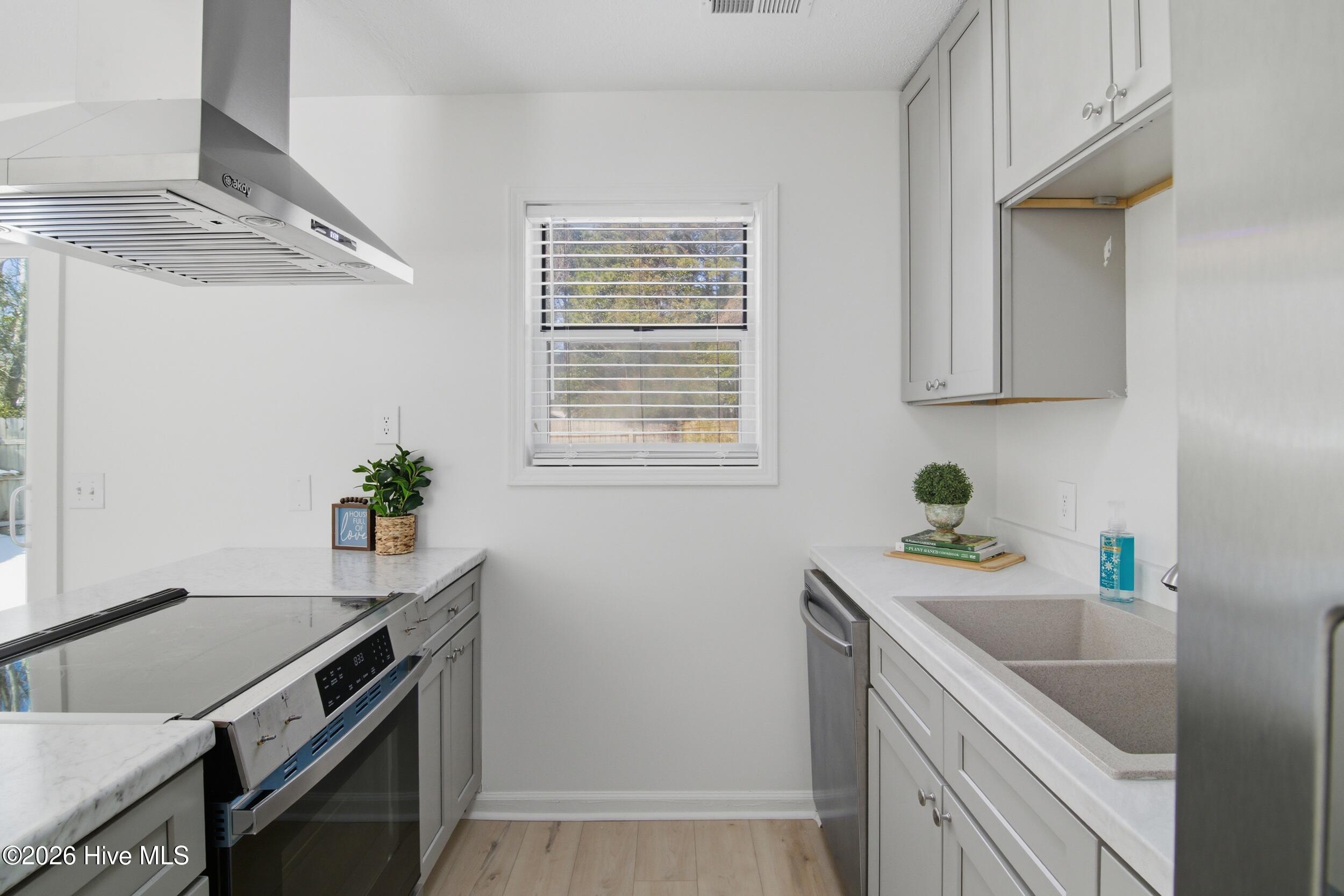 100552671 | Photo 13