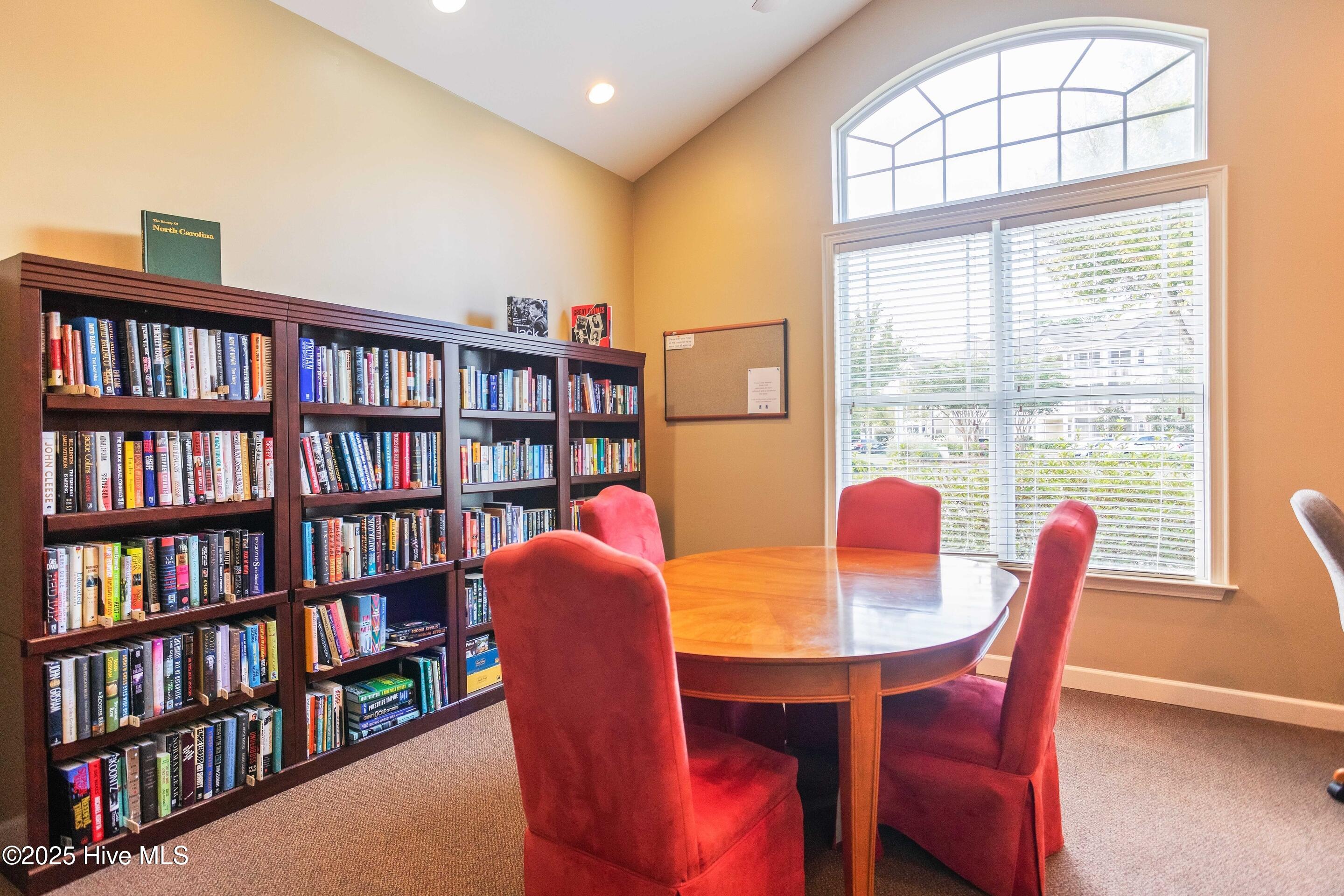 100532722 | Photo 57