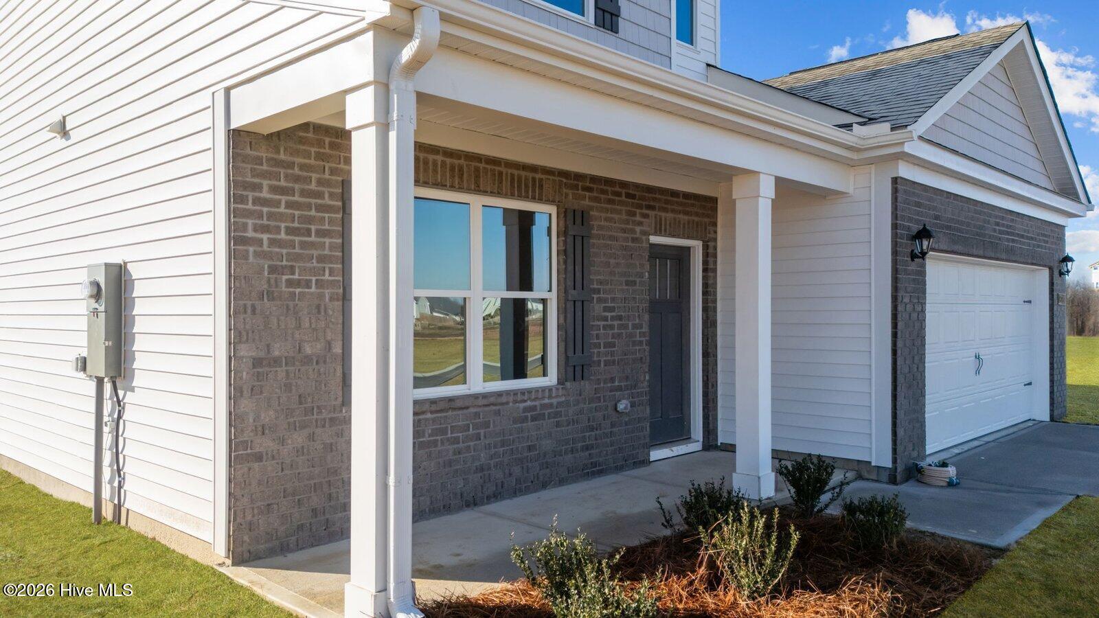 * Photos are not of actual home or interior features and are representative of floor plan only. *
