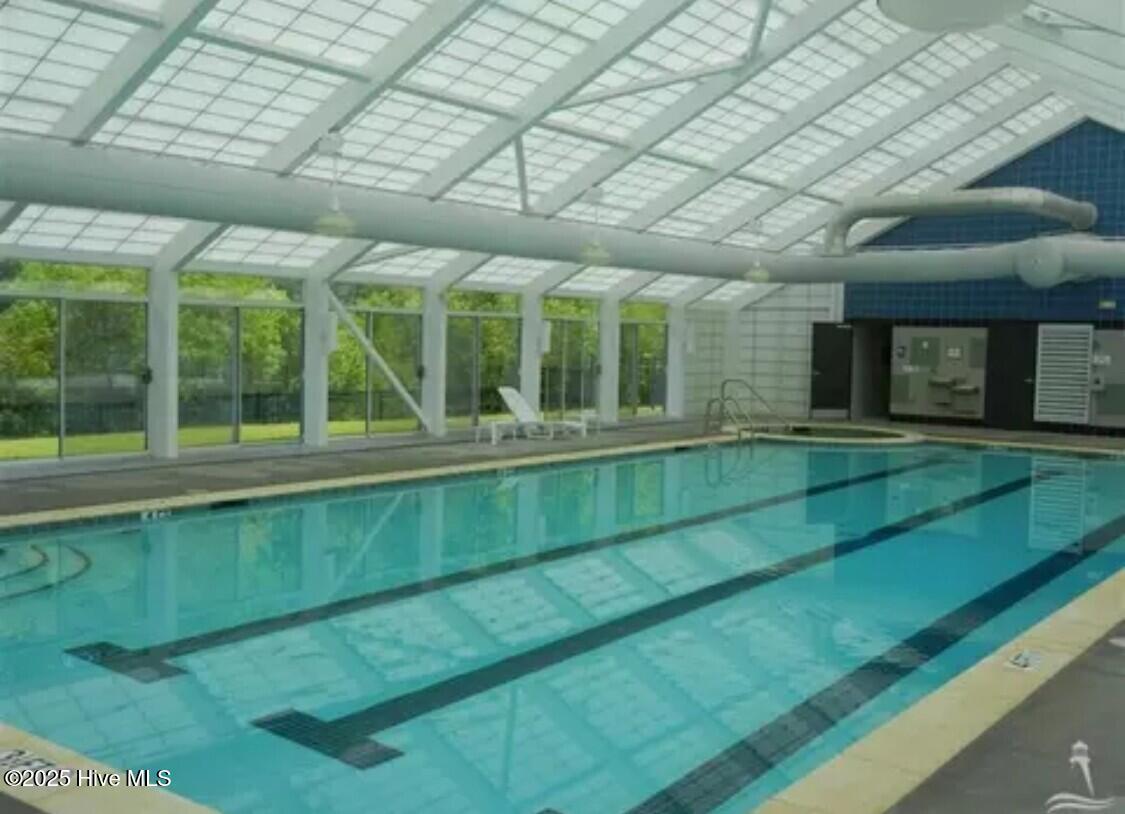 100544454 | Photo 35