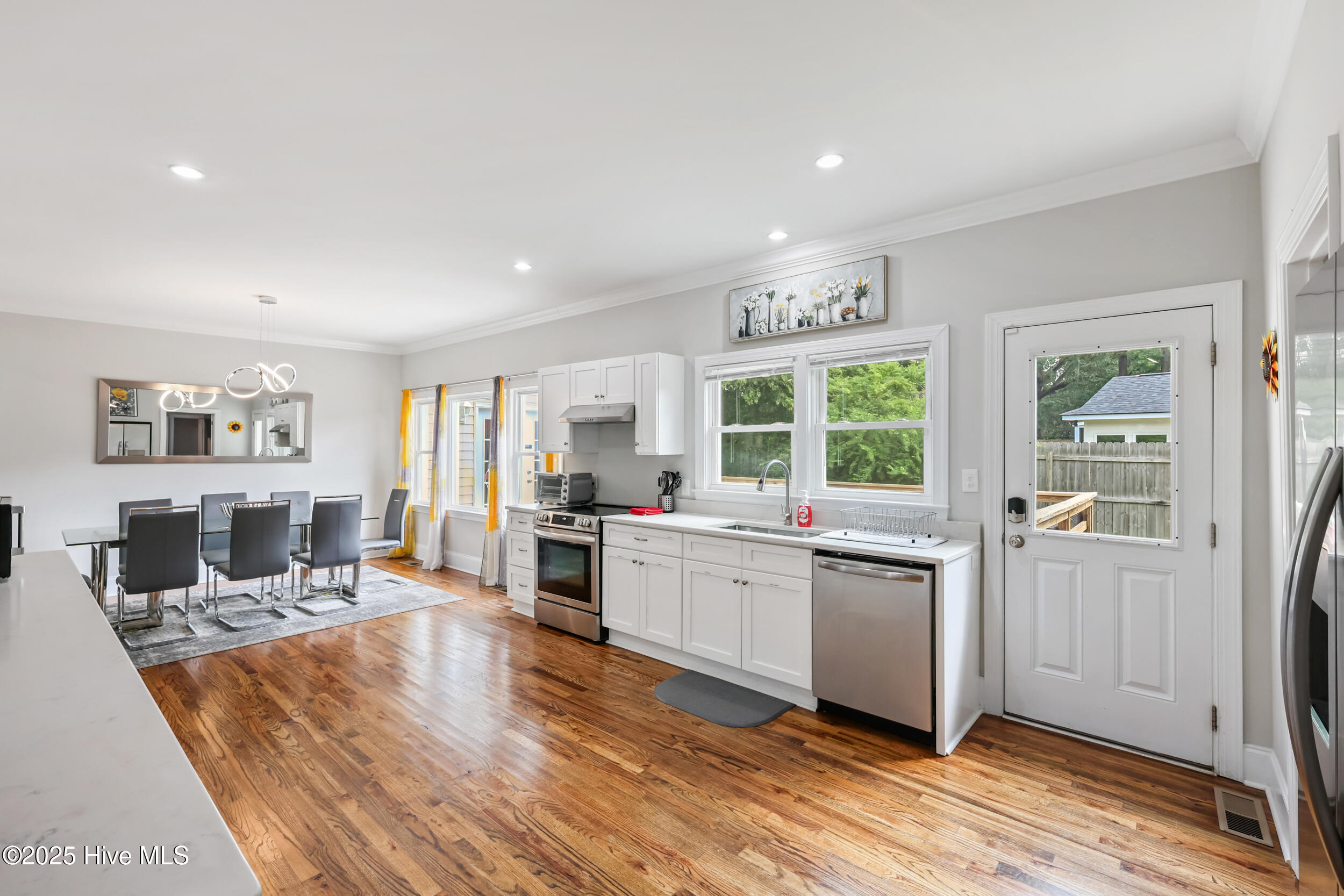 100526927 | Photo 12