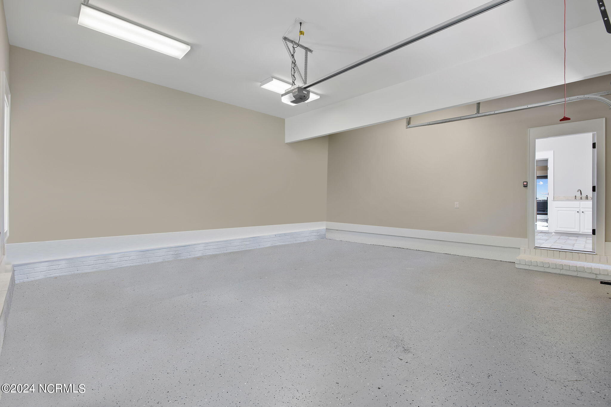 100453856 | Photo 24