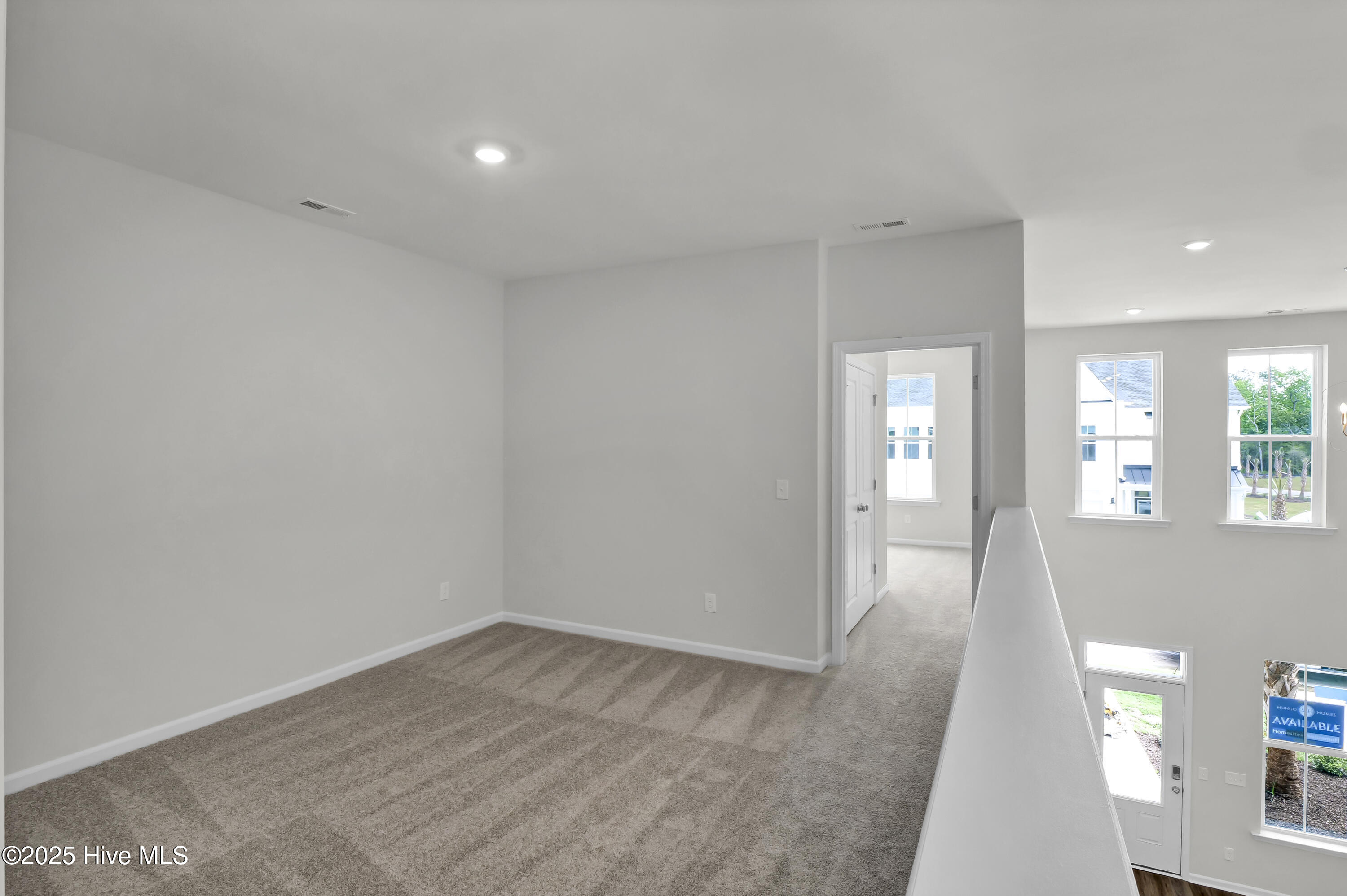 100490369 | Photo 26