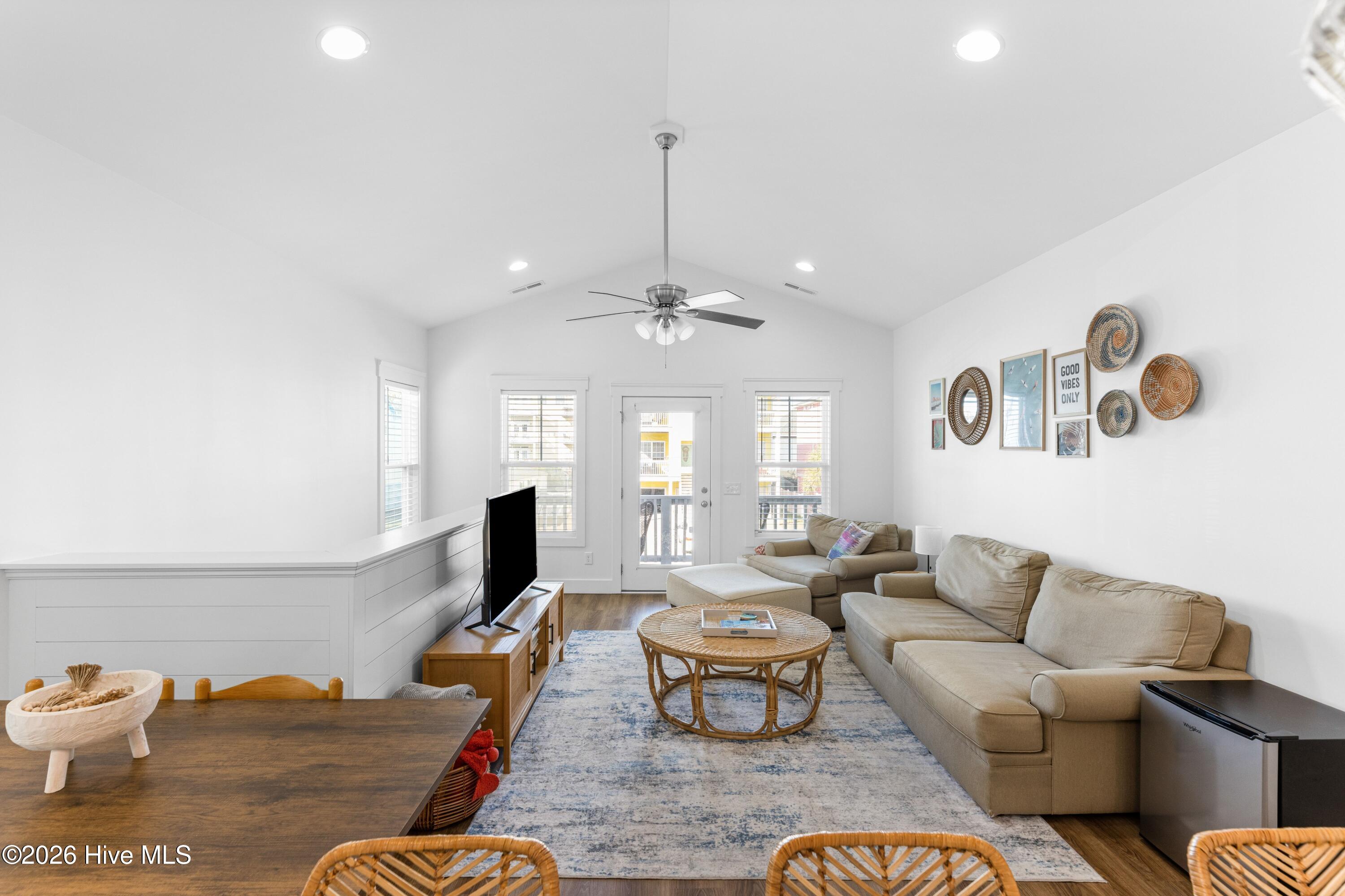 100551321 | Photo 13