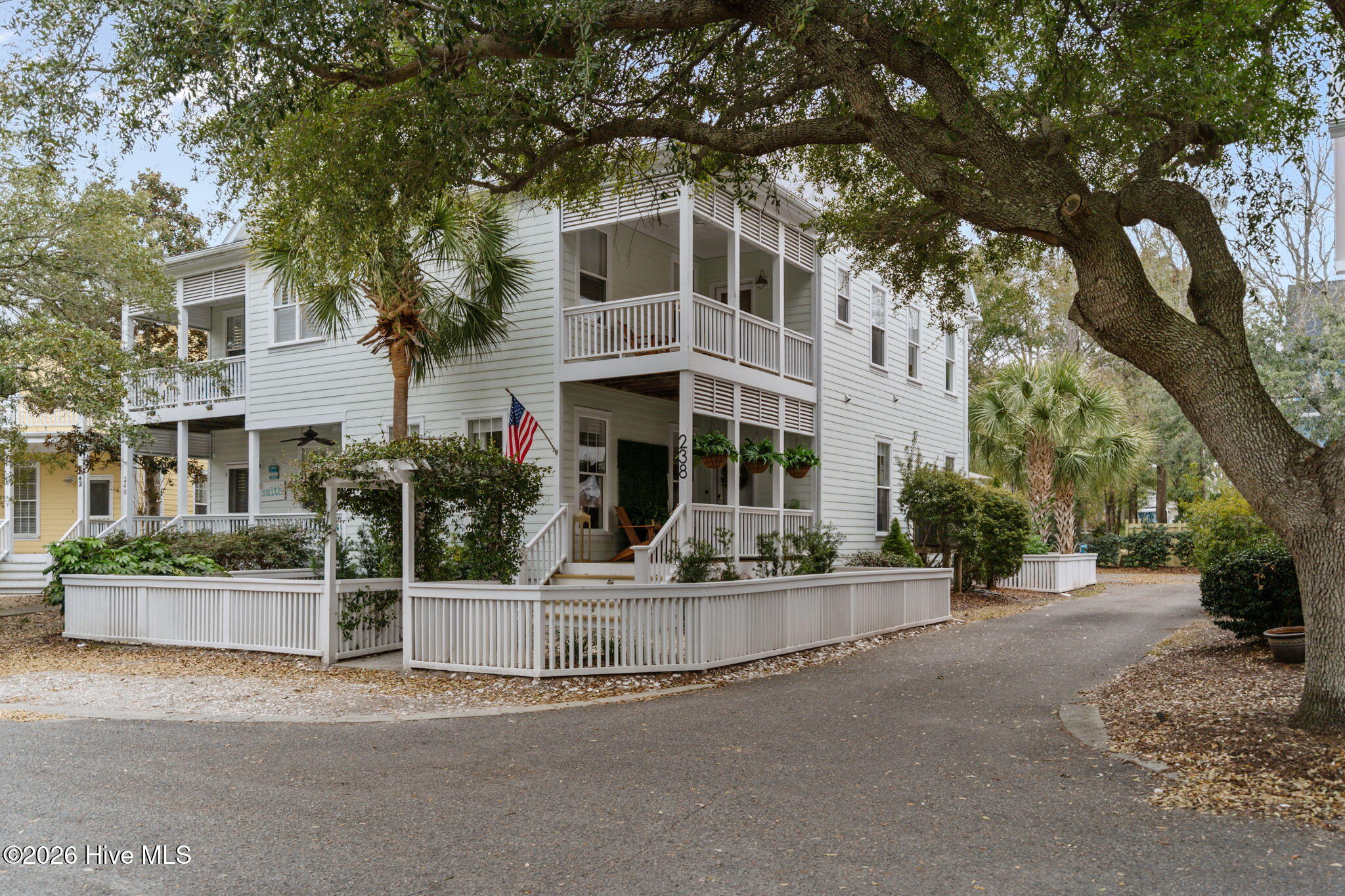 100557264 | Photo 51