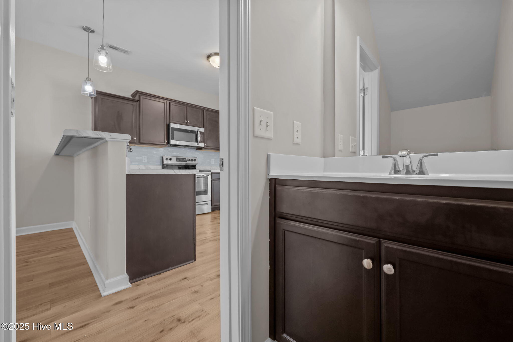 100549921 | Photo 12