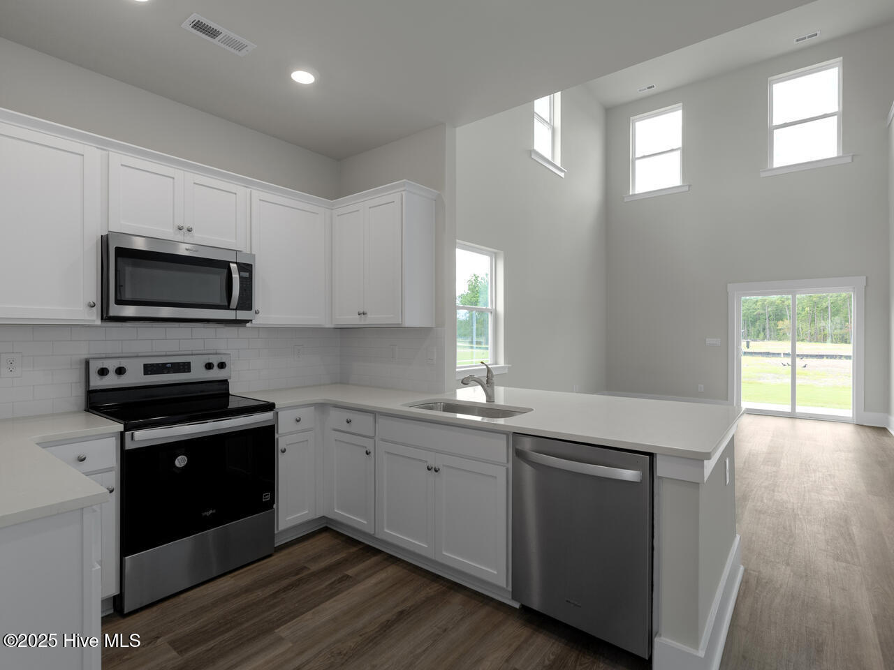 100490842 | Photo 11