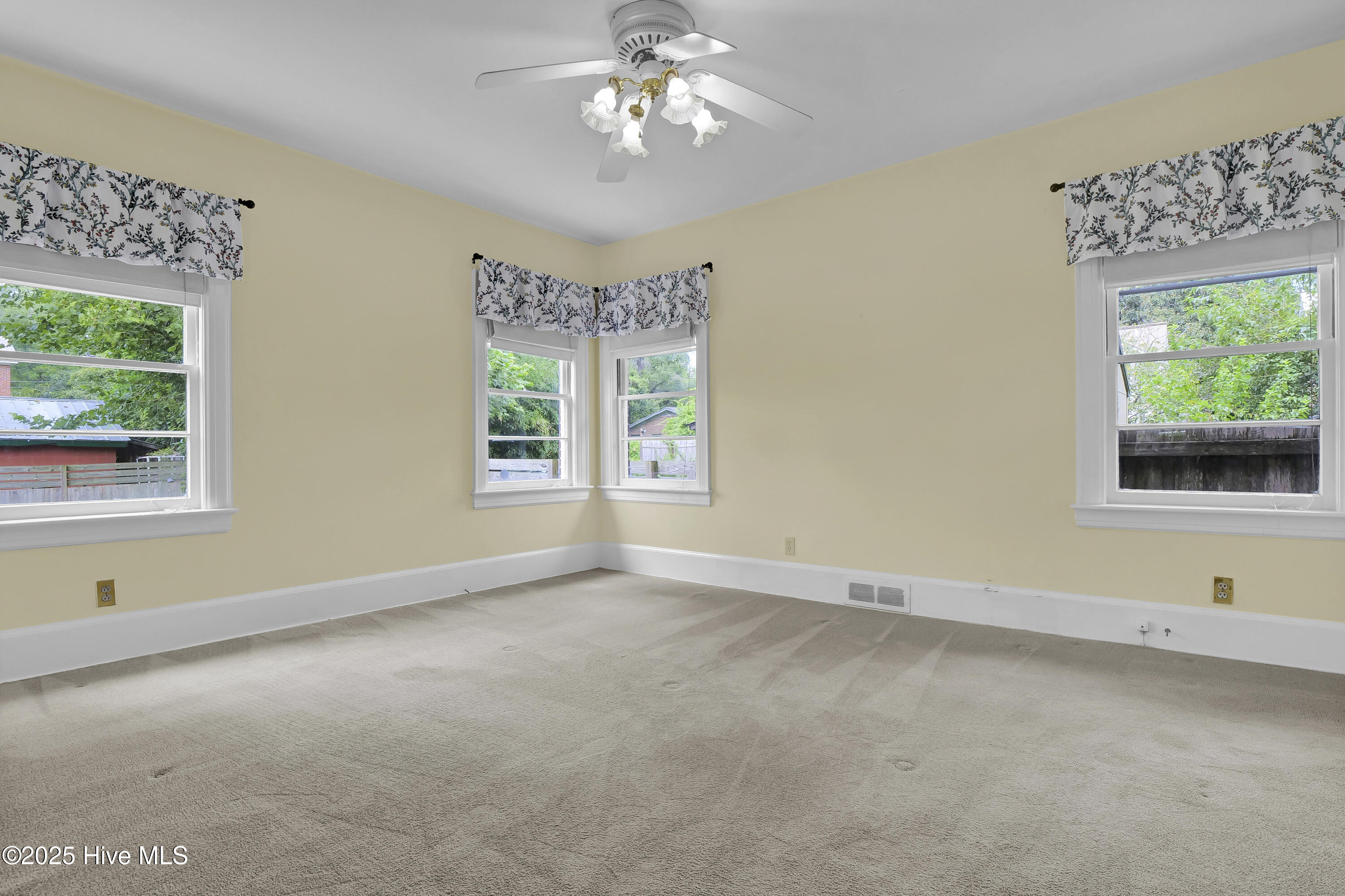 100564698 | Photo 24