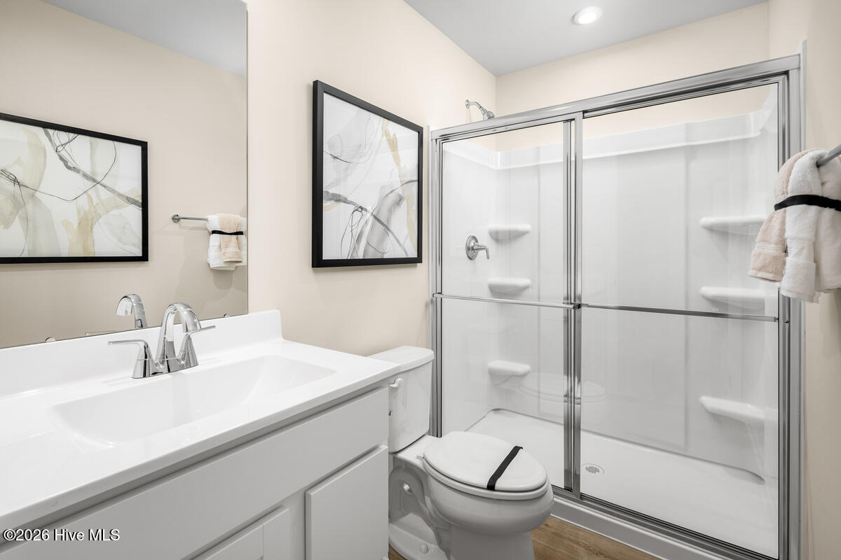 100564715 | Photo 15