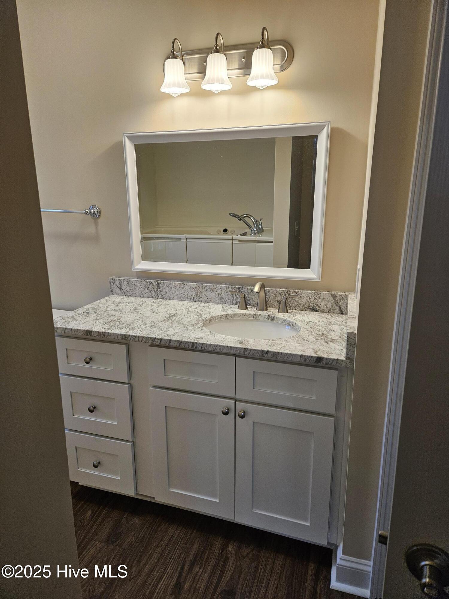 100545247 | Photo 25