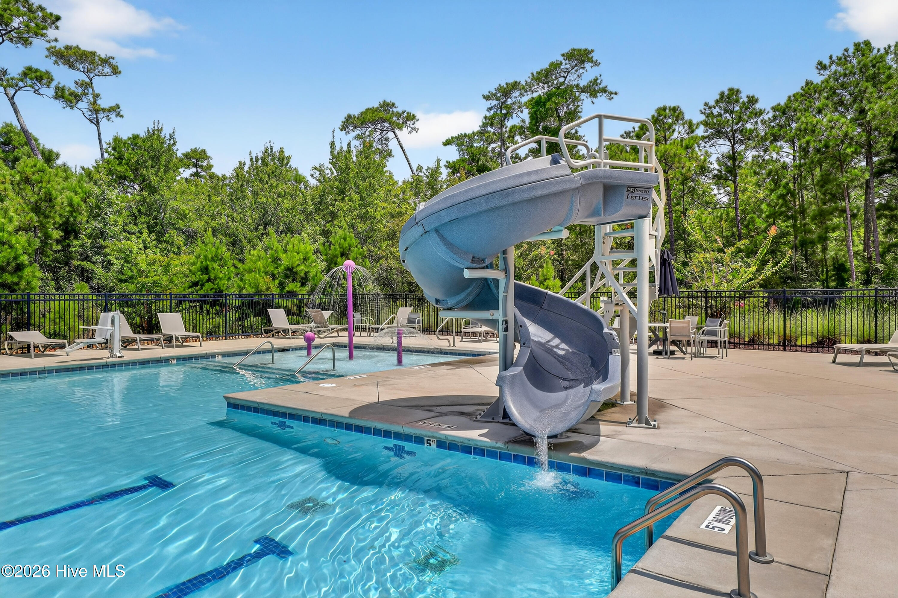 100564151 | Photo 46