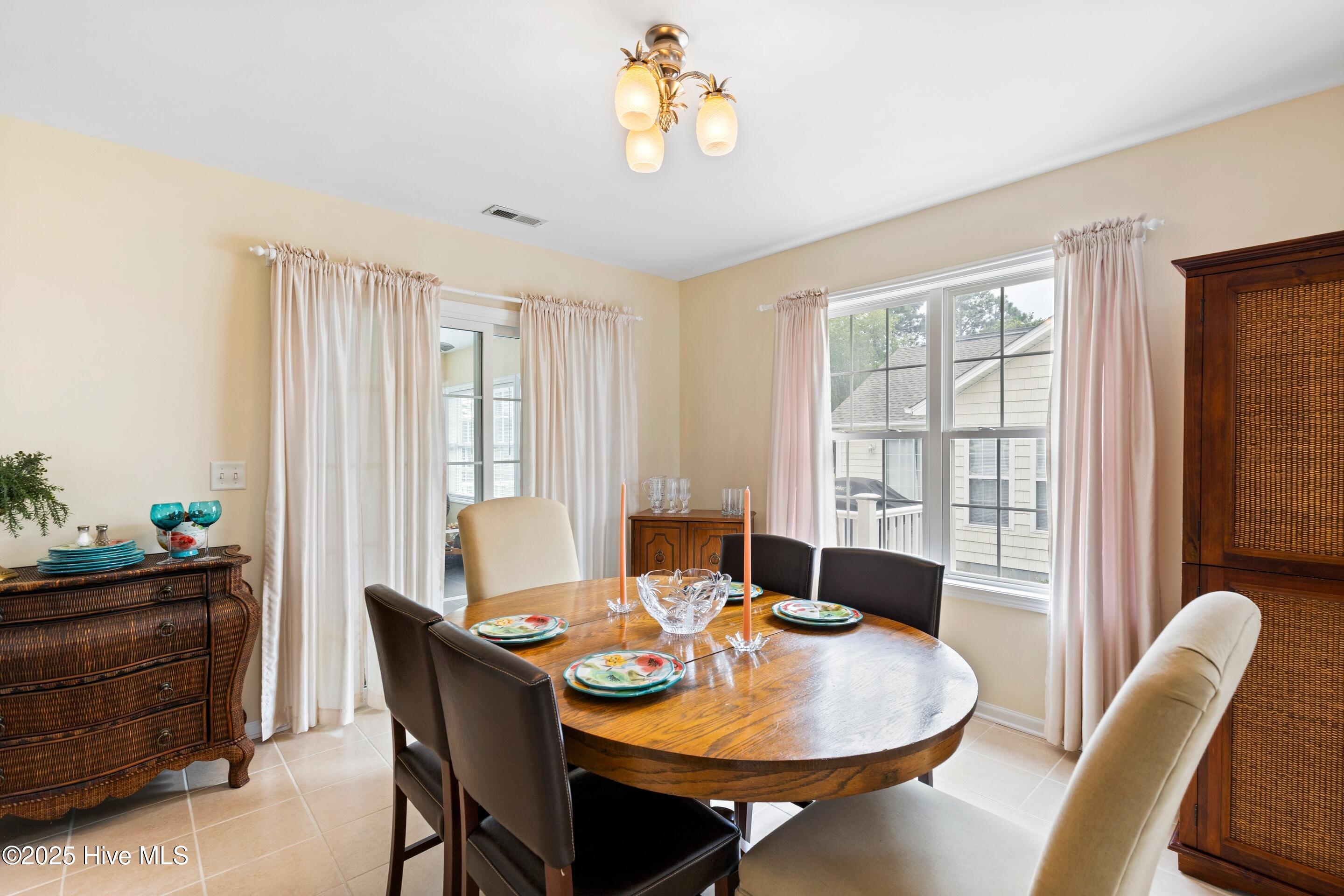 100528797 | Photo 18