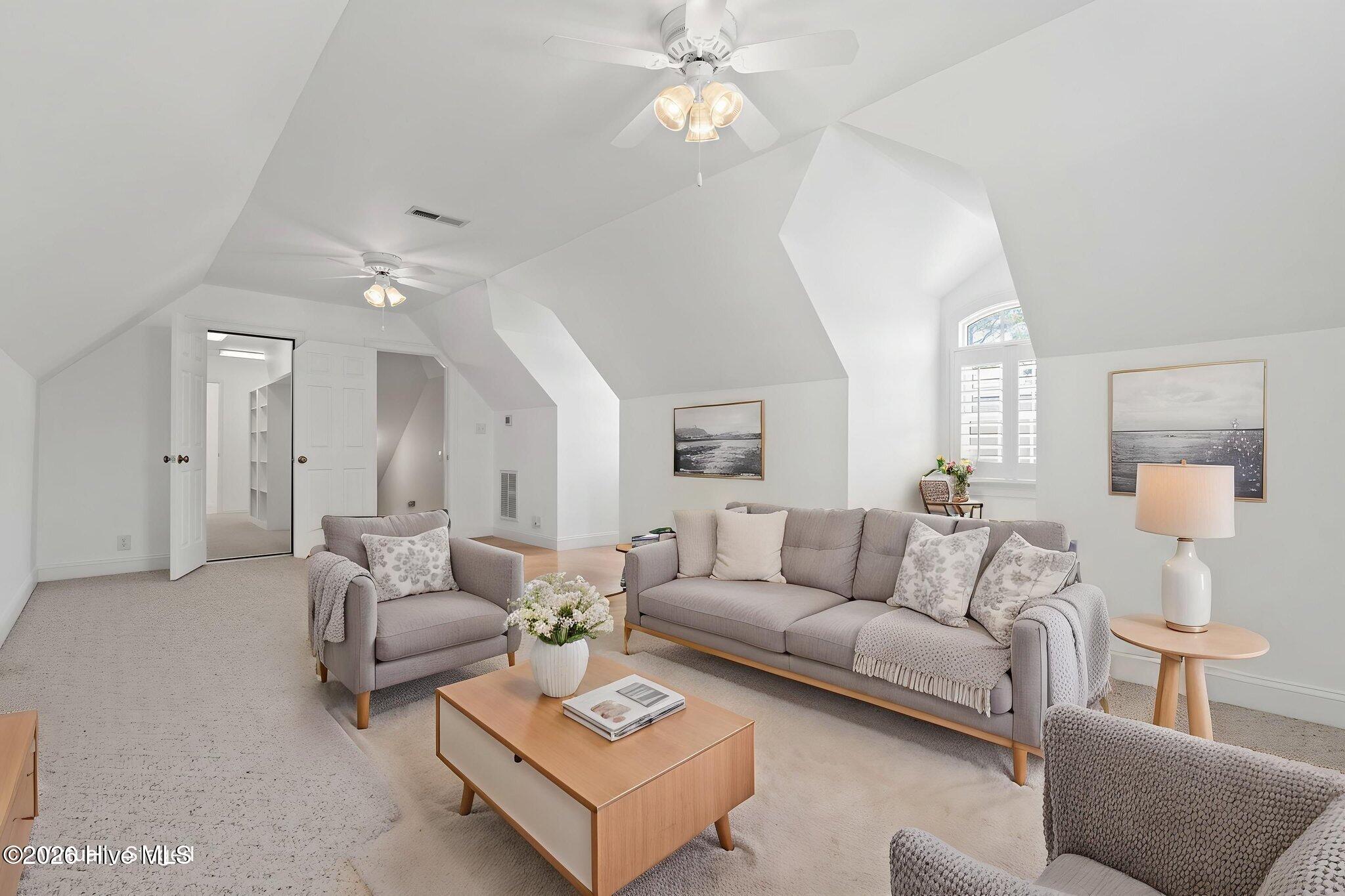 100569598 | Photo 39