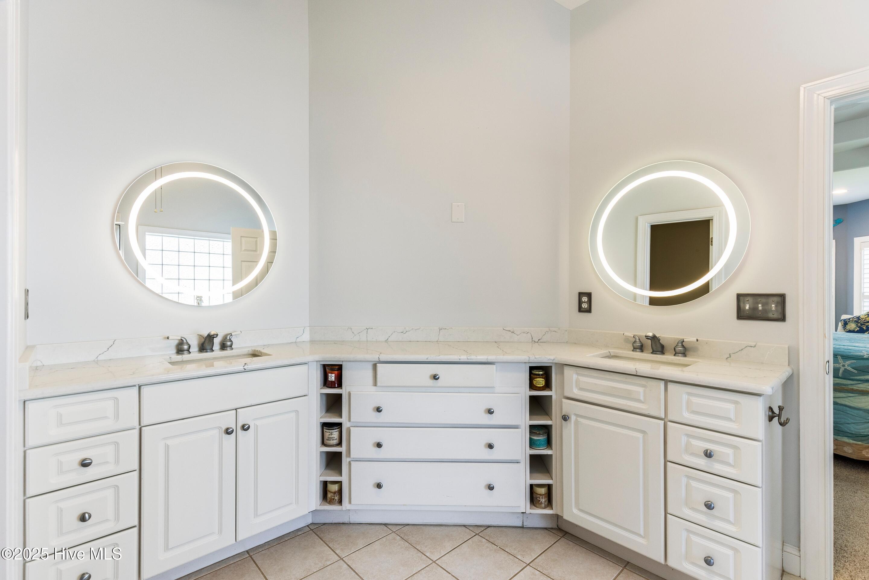 100536475 | Photo 19