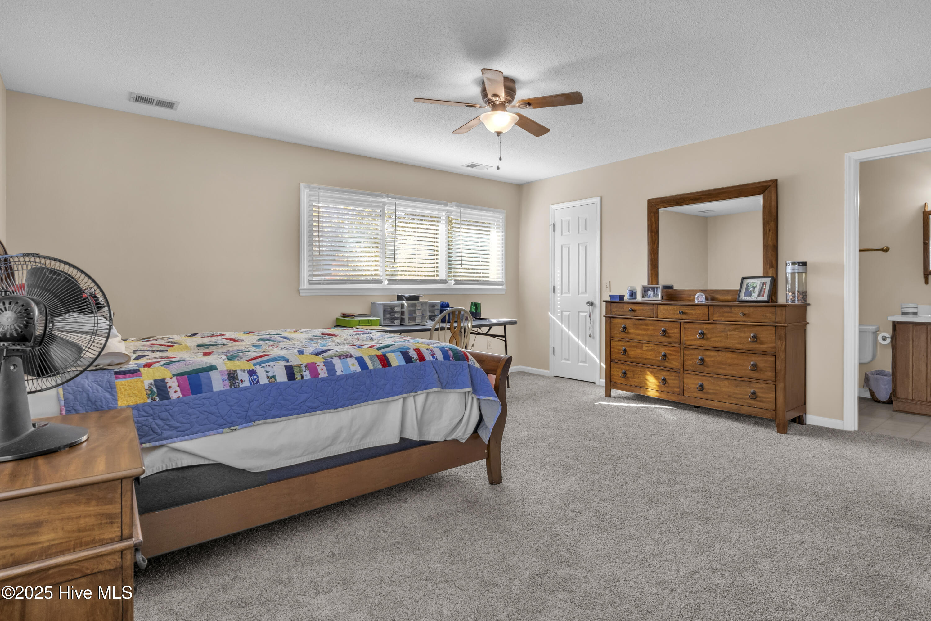 100480579 | Photo 17