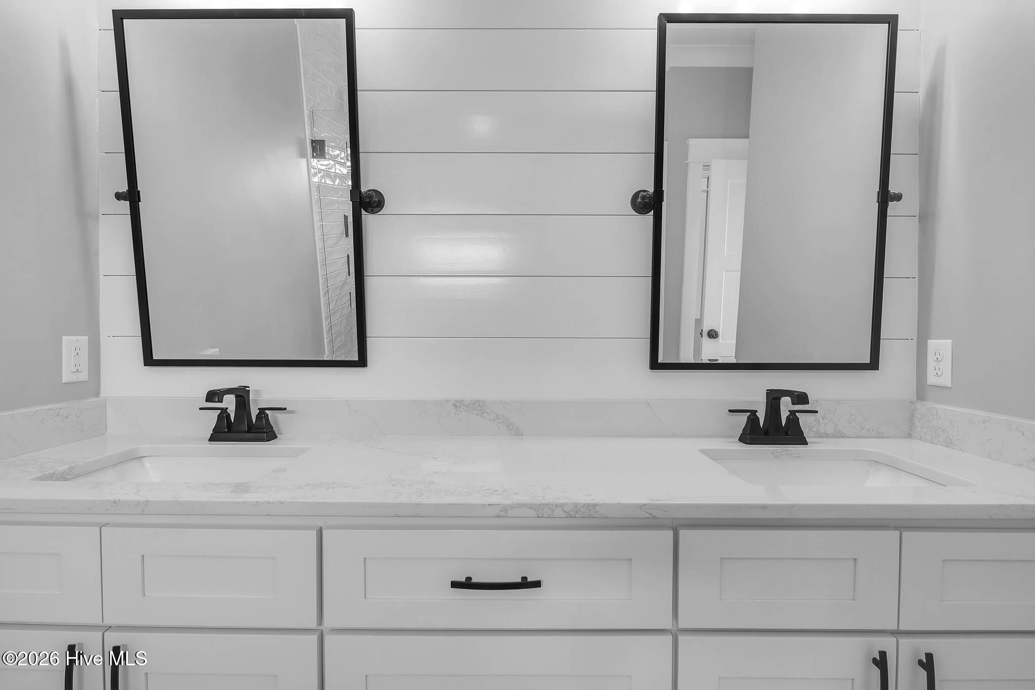 100558345 | Photo 74