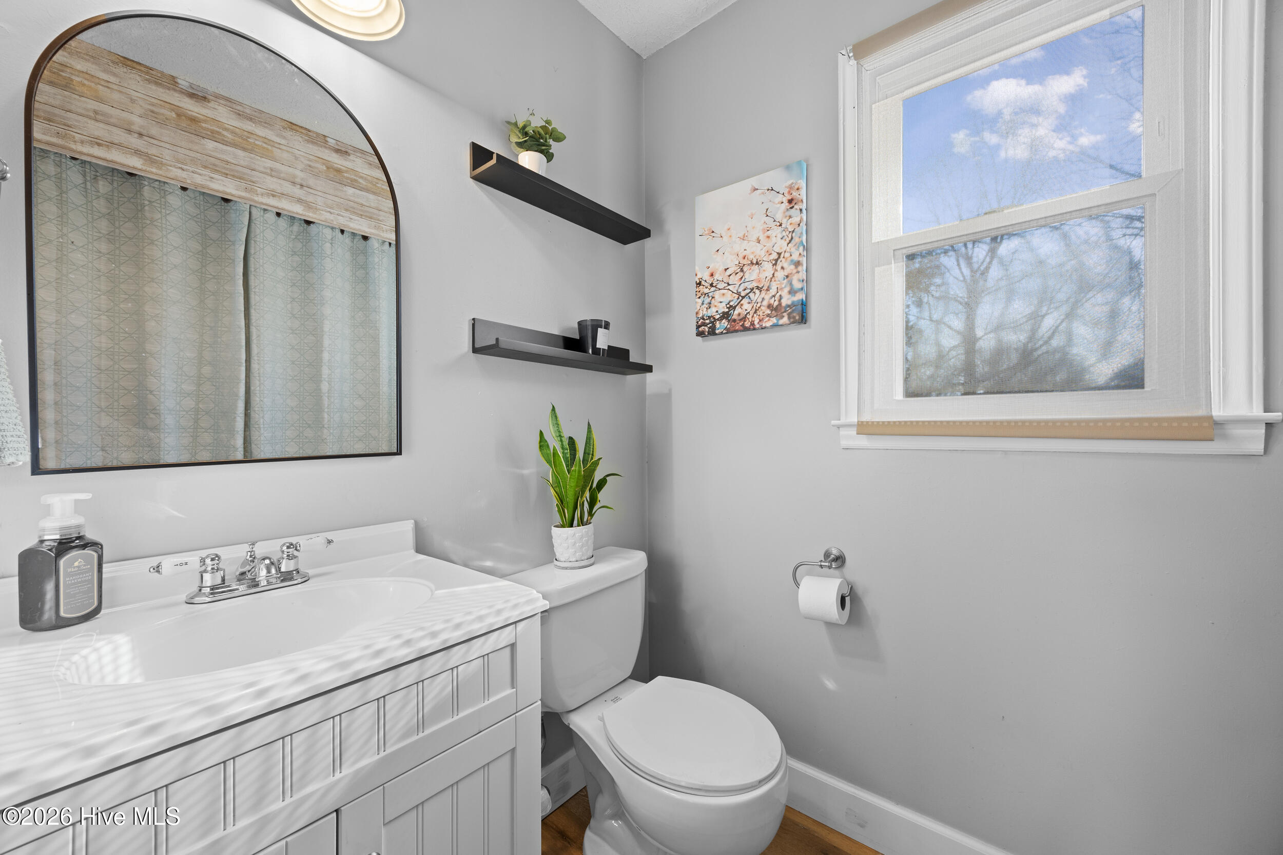 100547989 | Photo 31