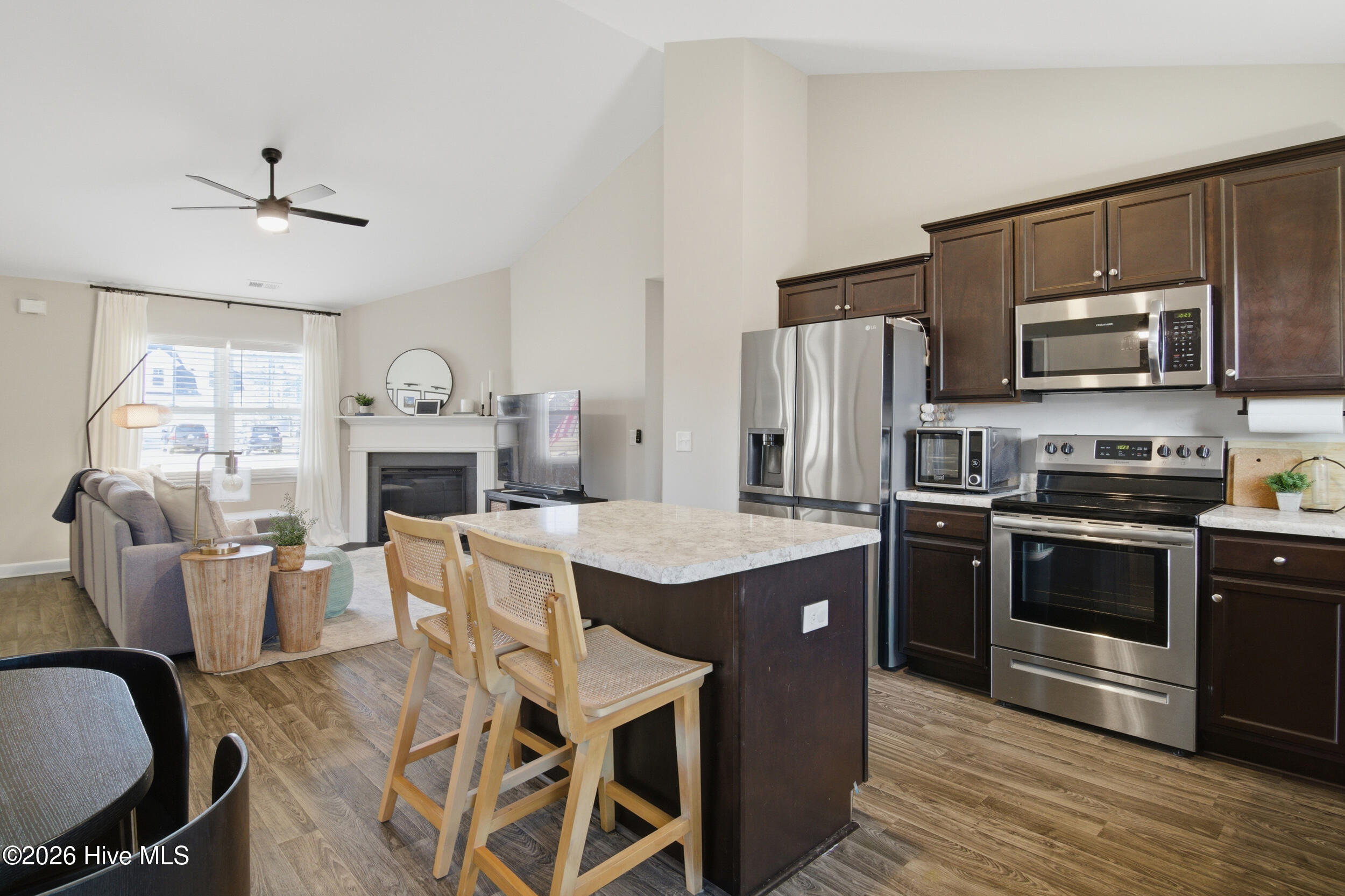 100553402 | Photo 15