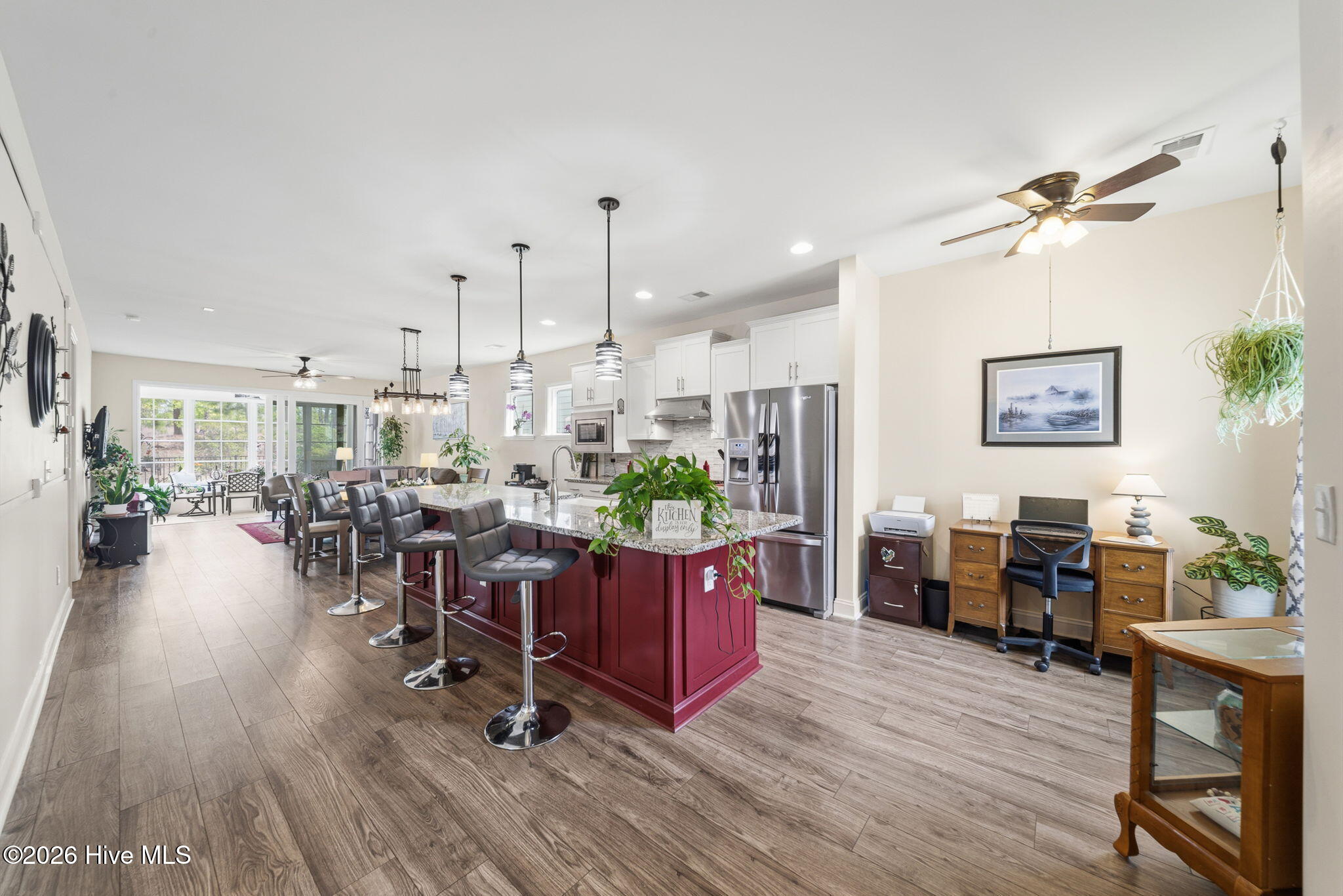 100565858 | Photo 11