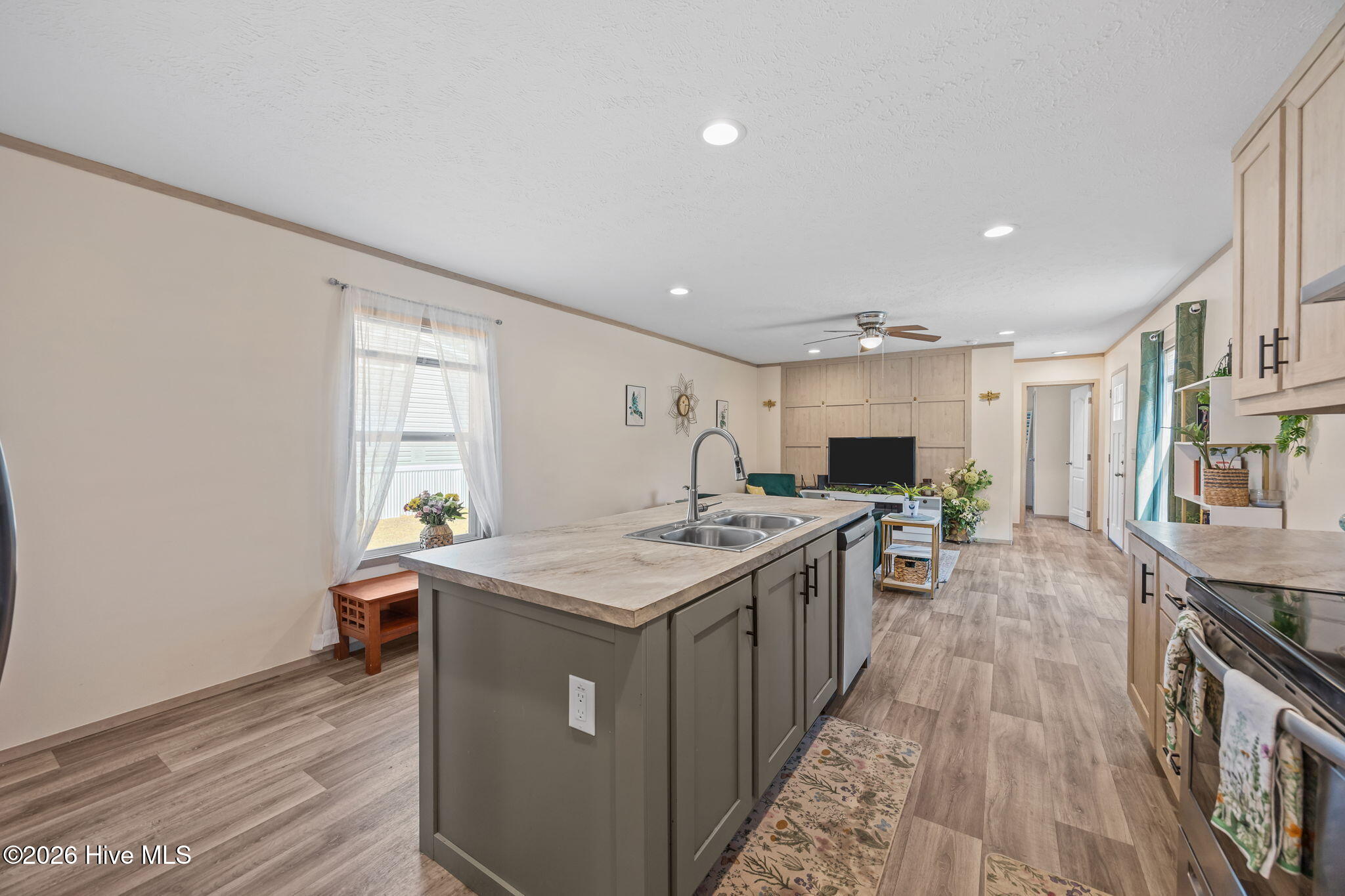 100558826 | Photo 12