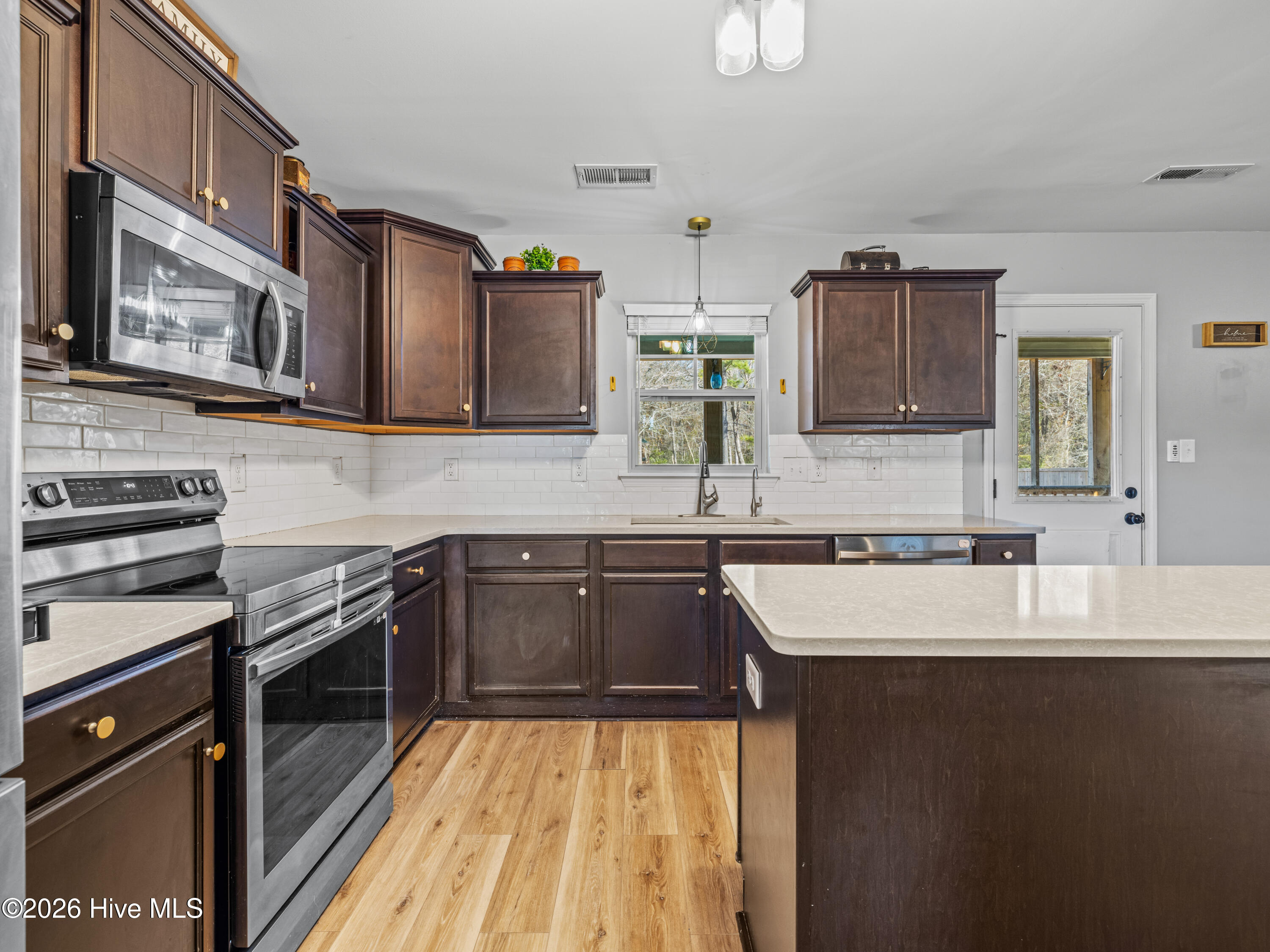 100549966 | Photo 20