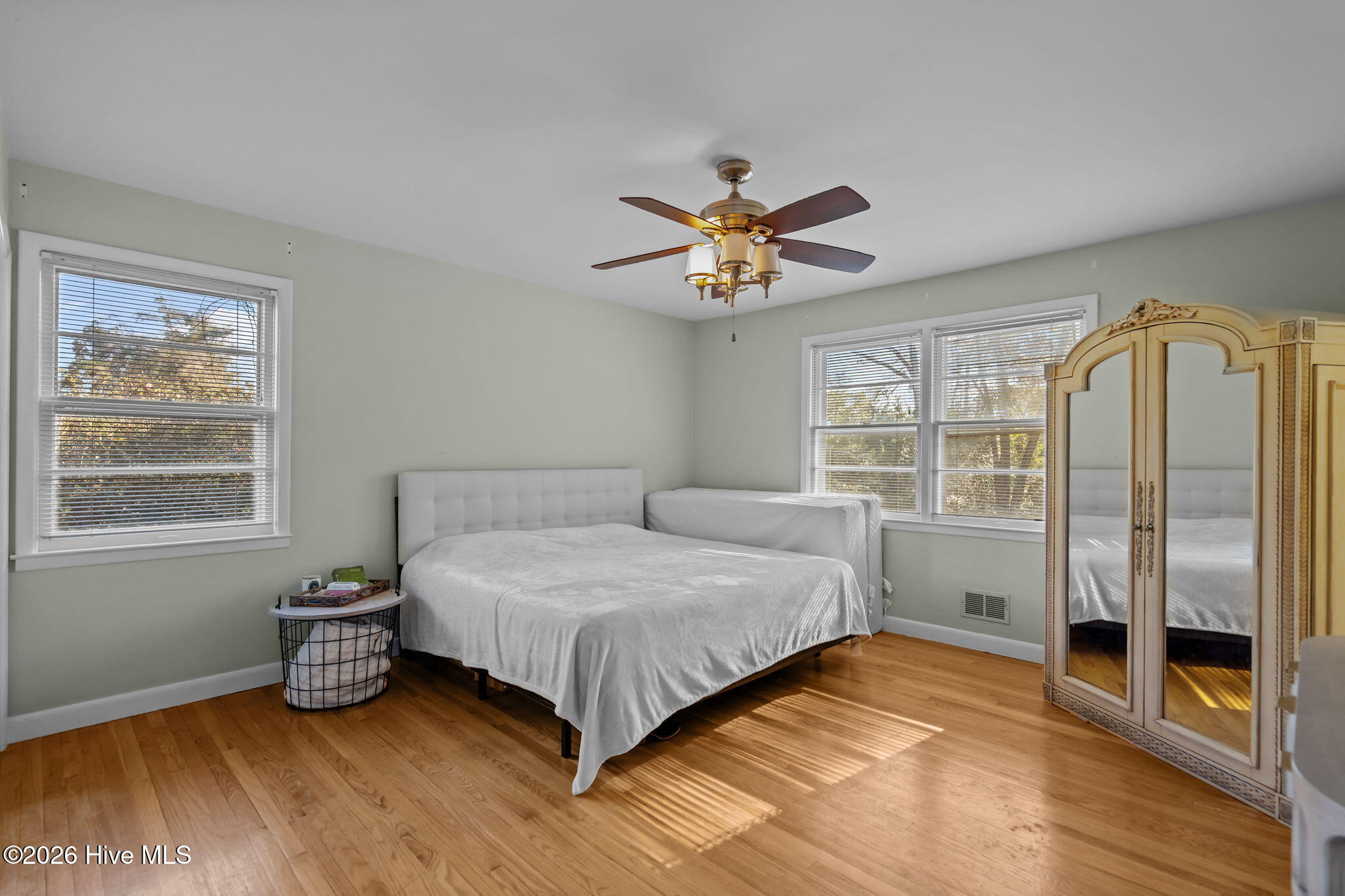 100525803 | Photo 29