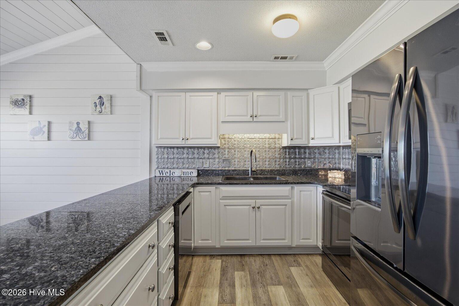 100570154 | Photo 45