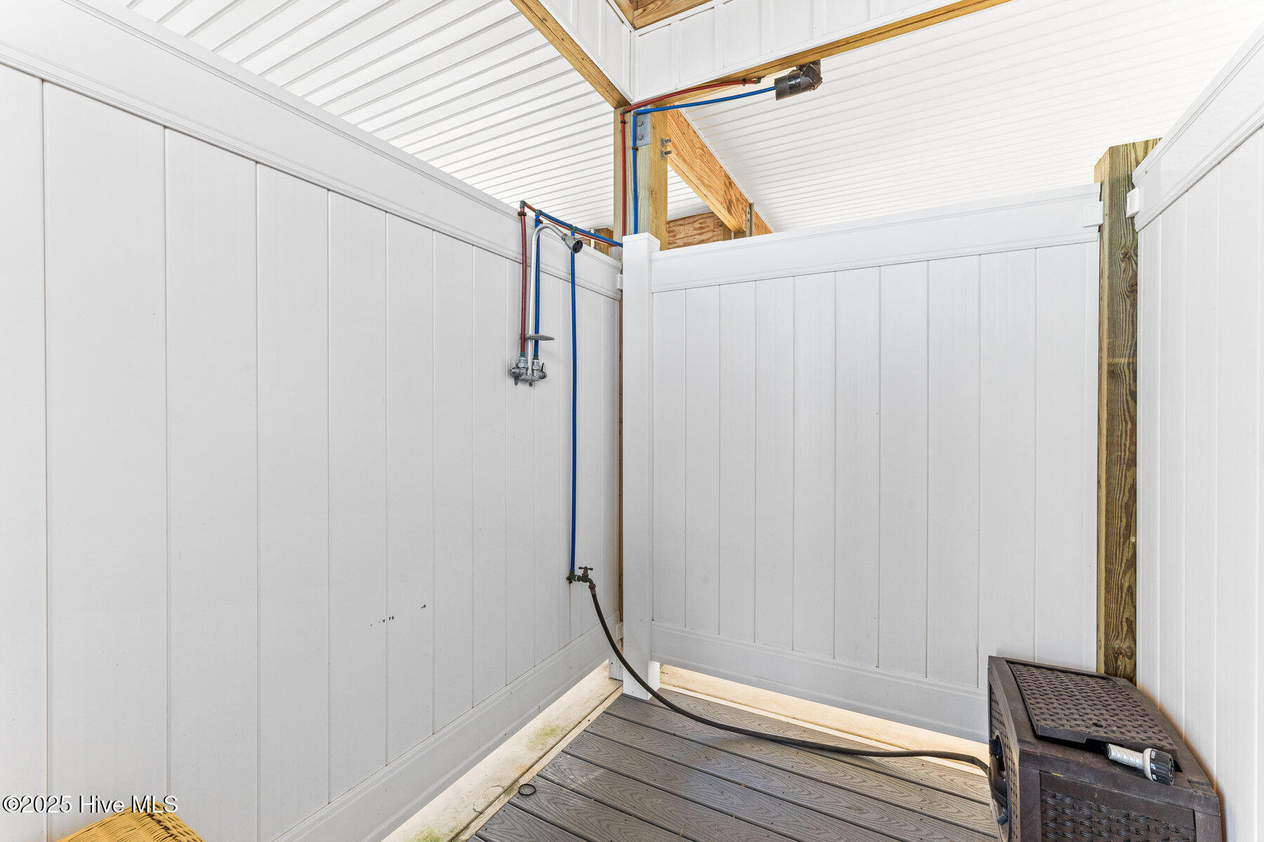 100538043 | Photo 44