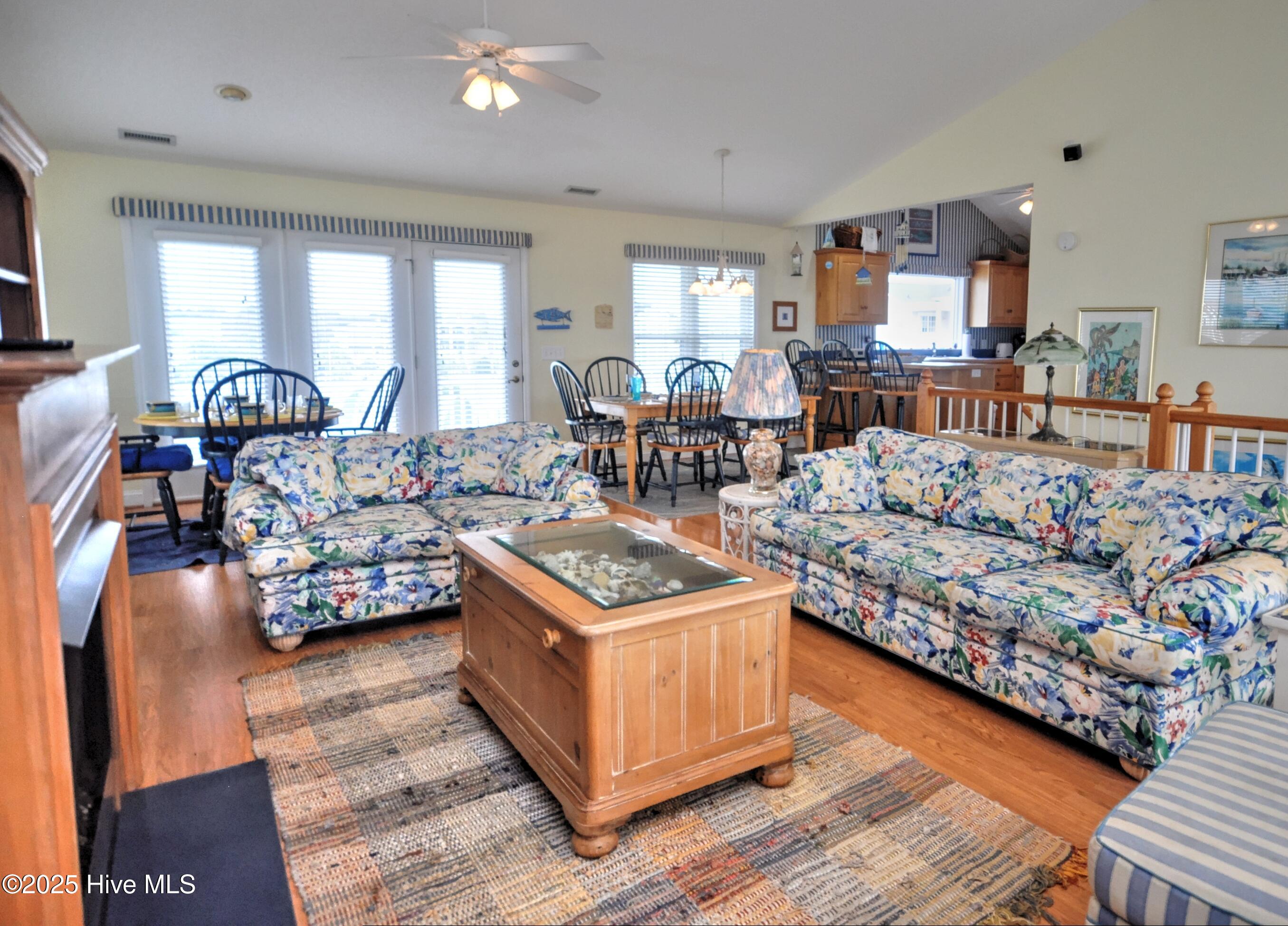 100538748 | Photo 11