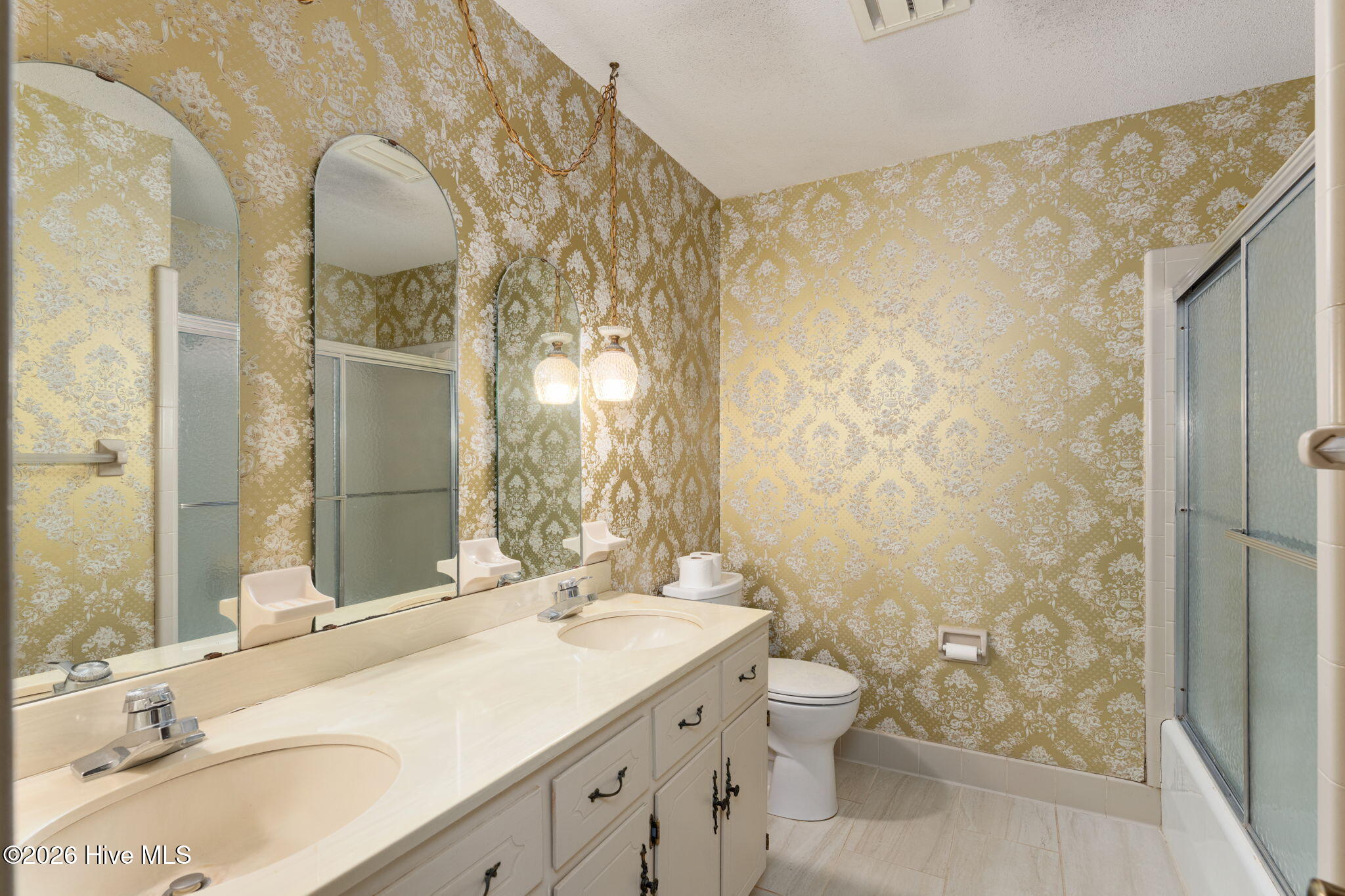 100566368 | Photo 27