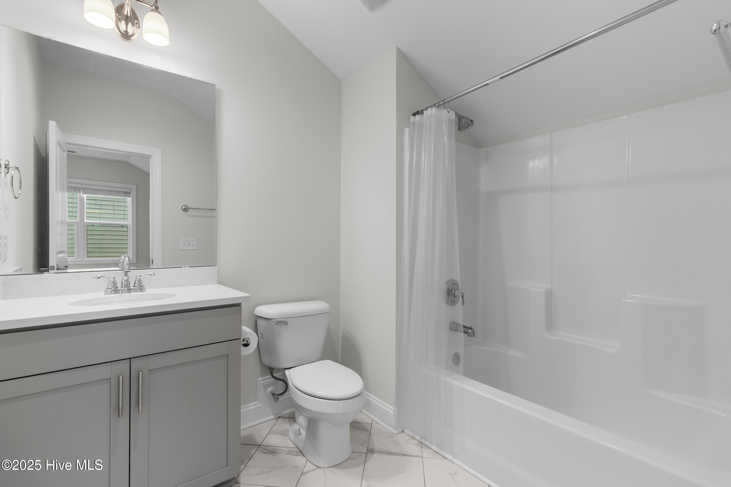 100538867 | Photo 32