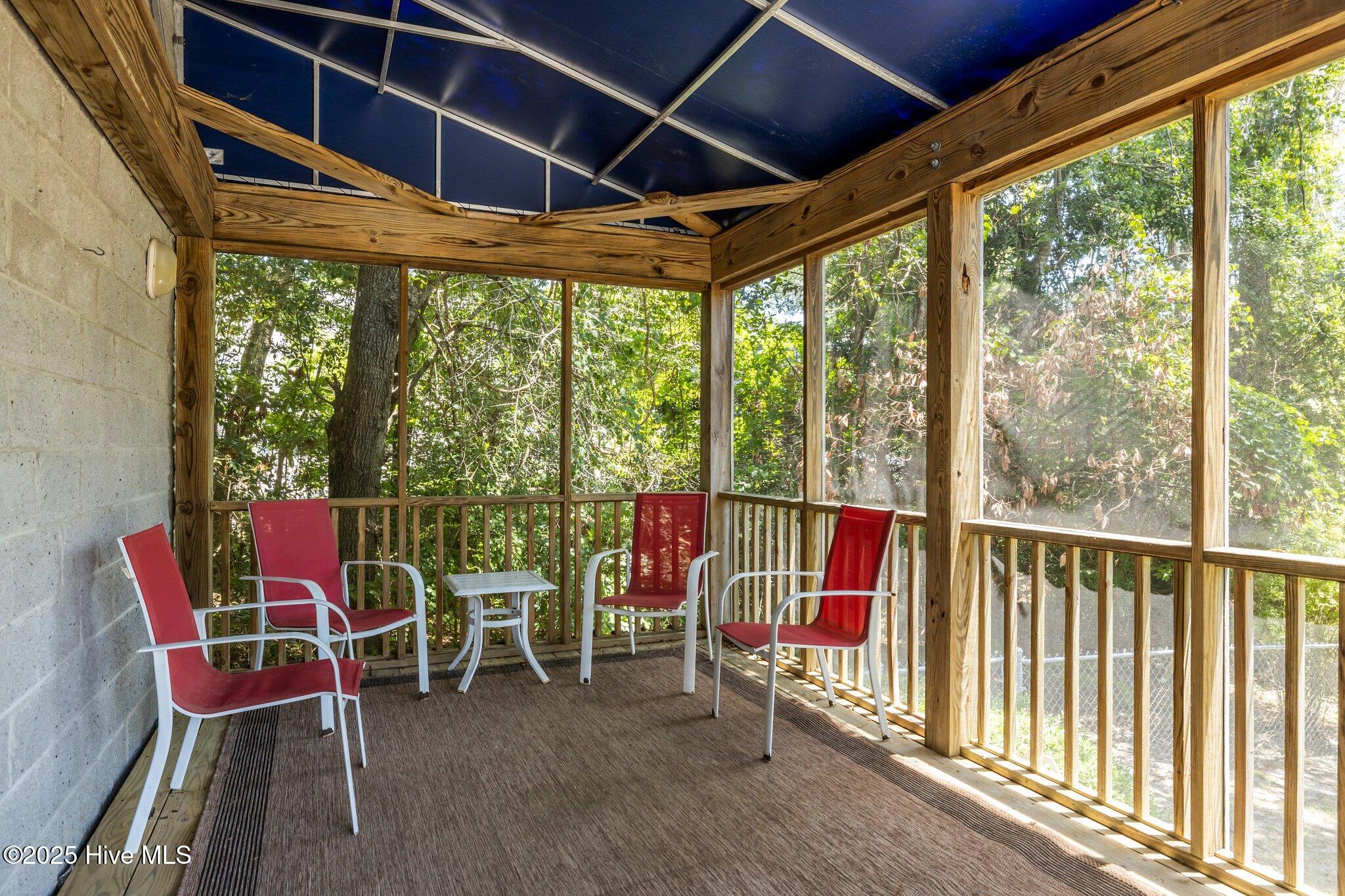 100518904 | Photo 24