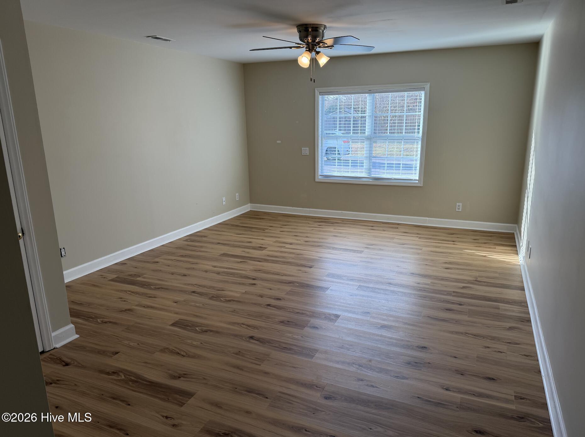 100556297 | Photo 11