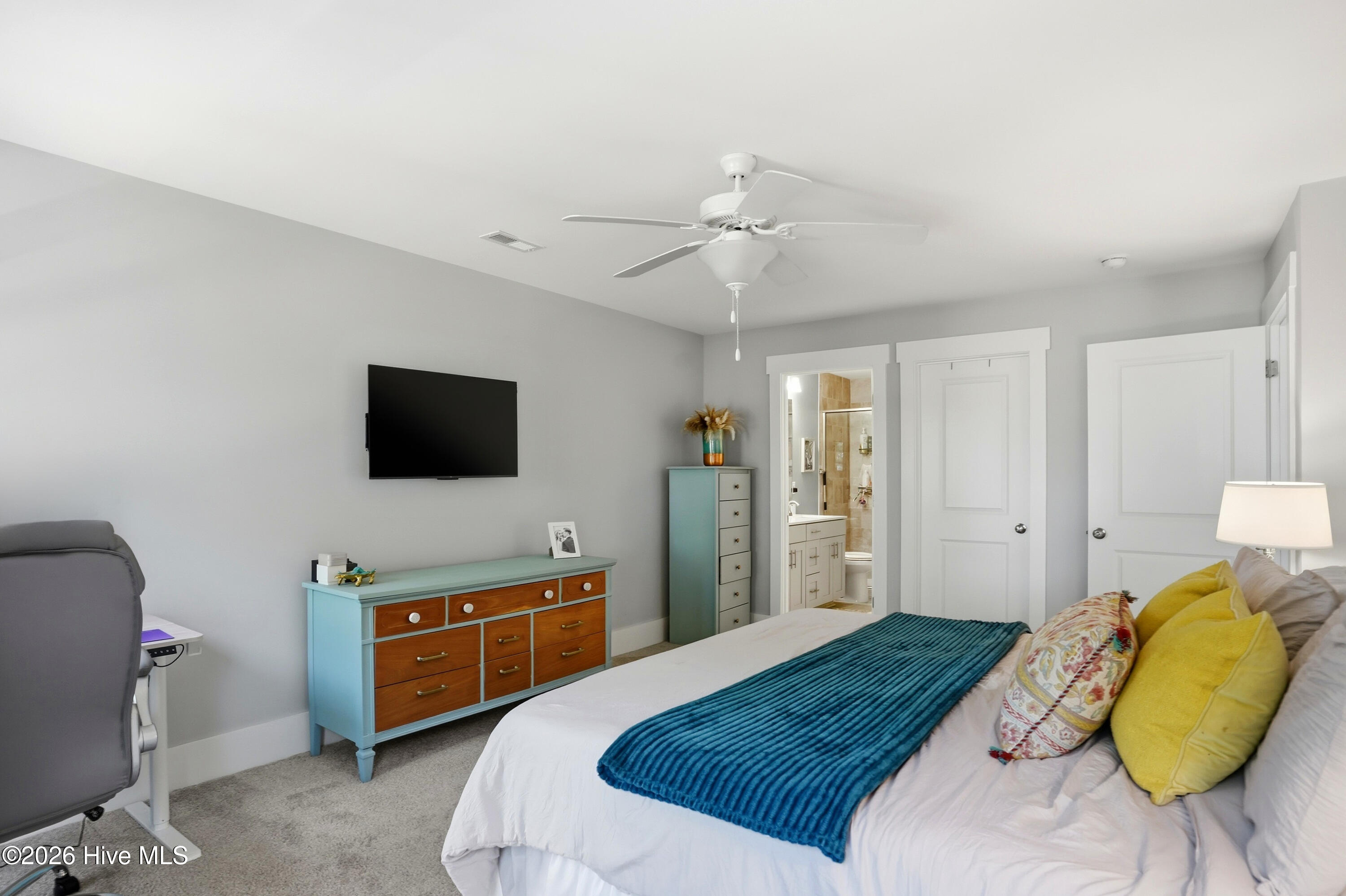 100555182 | Photo 18