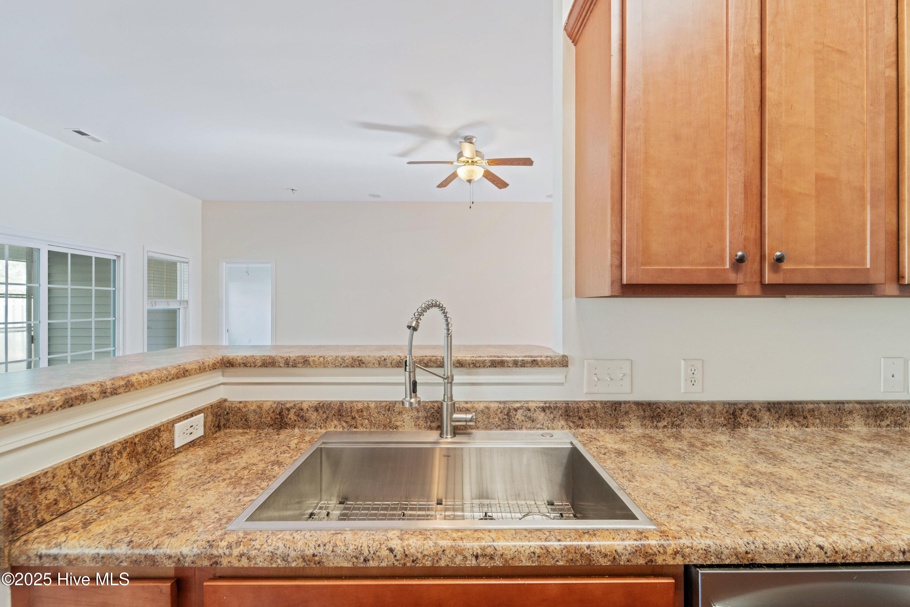 100544349 | Photo 18