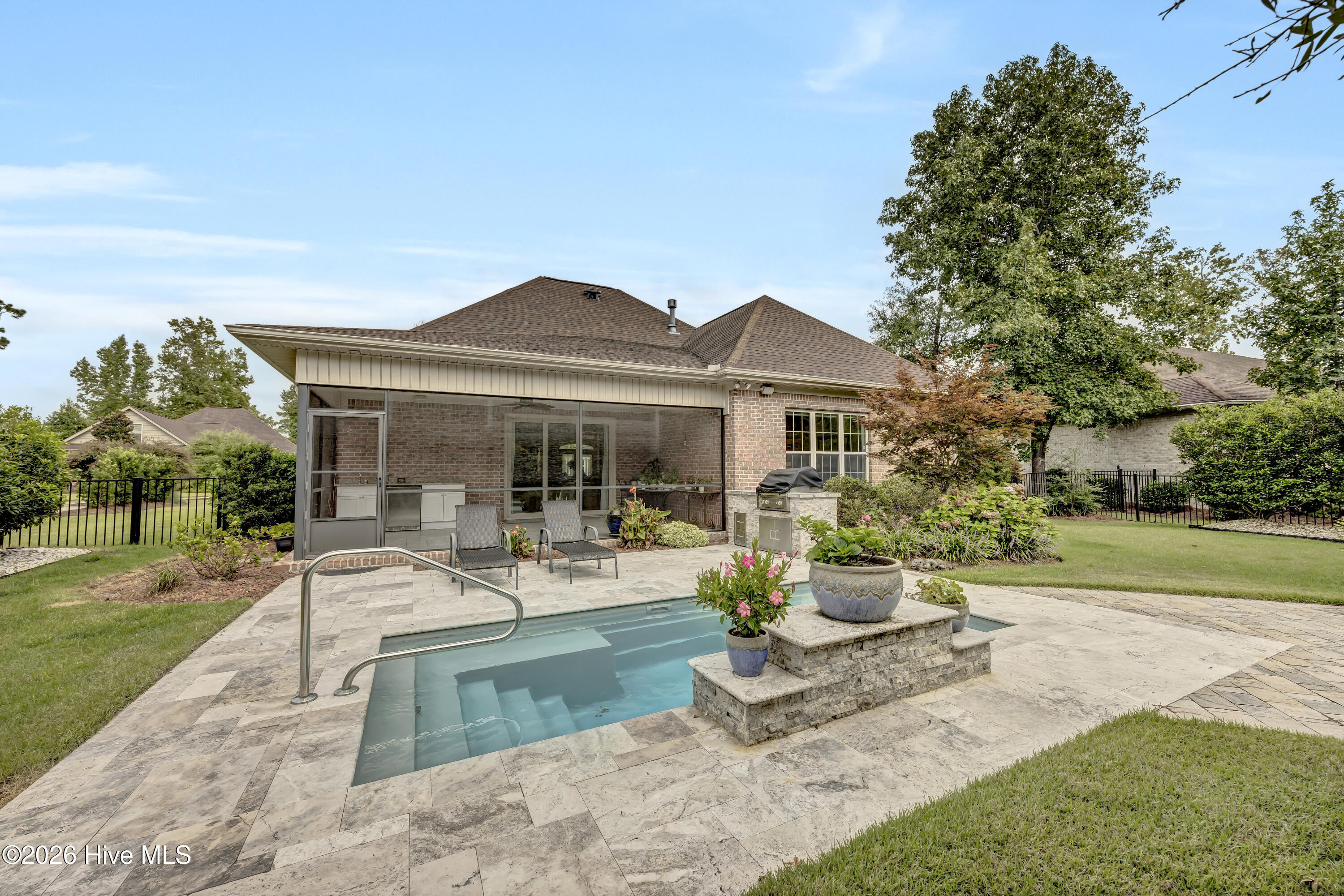 100555264 | Photo 47