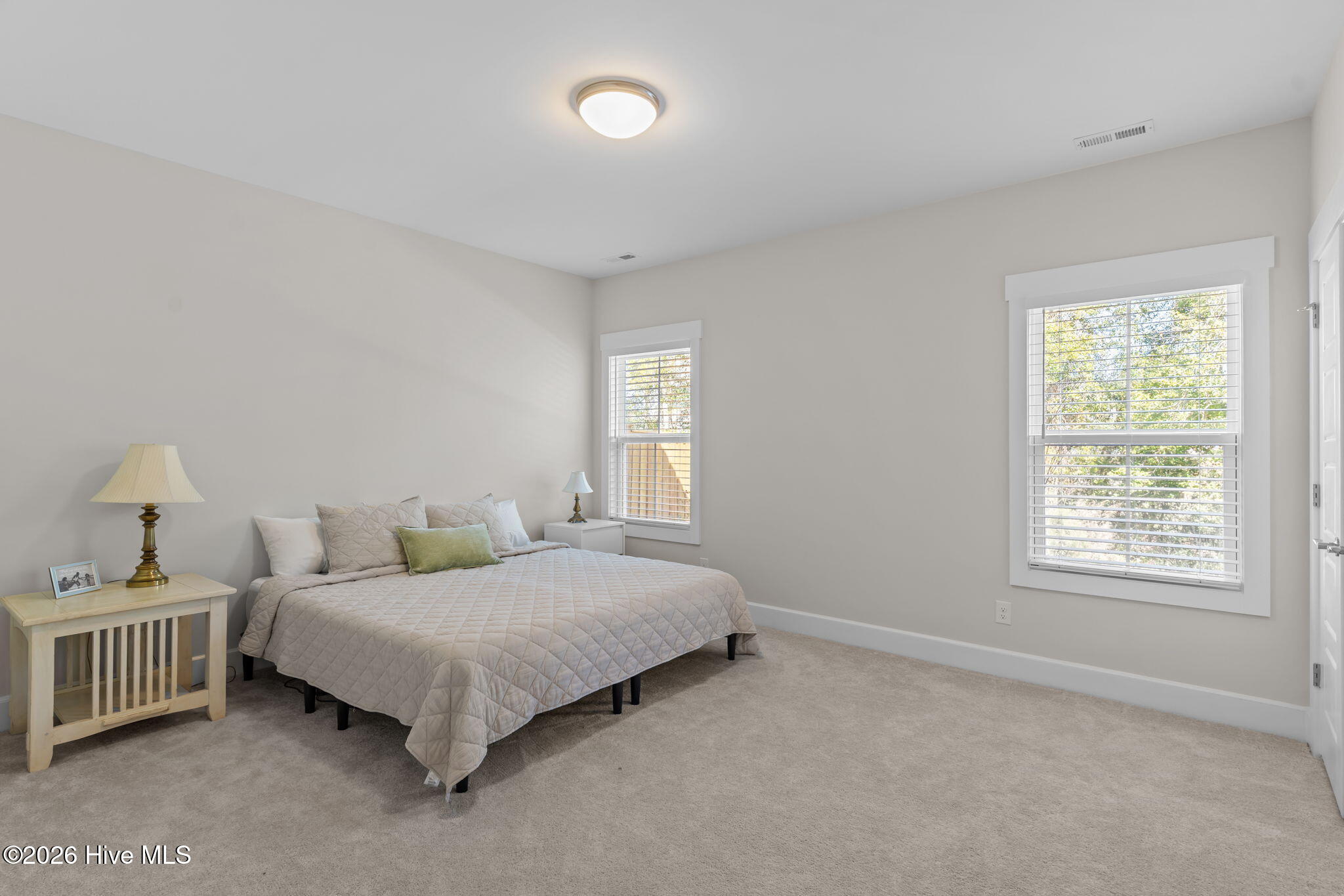 100555424 | Photo 16