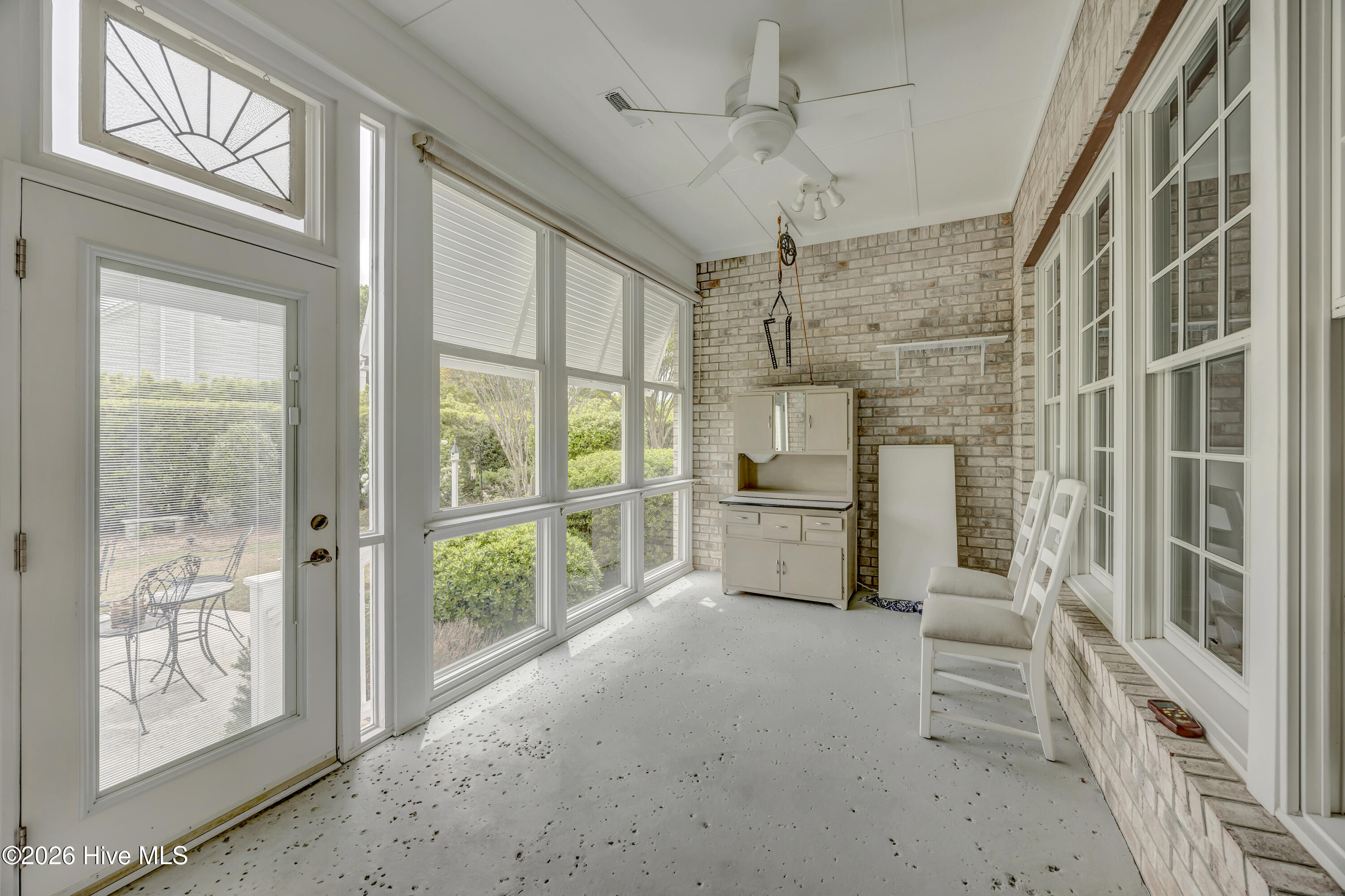 100565766 | Photo 18