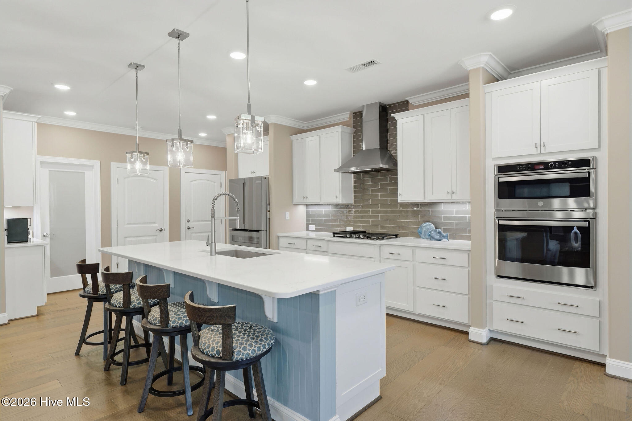 100564757 | Photo 33