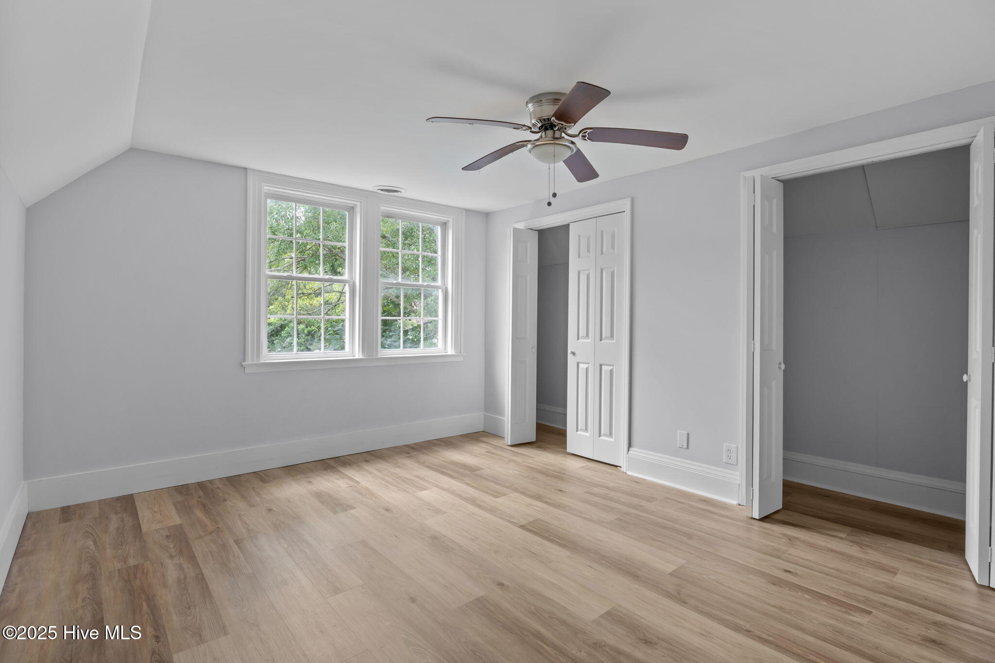 100520043 | Photo 37