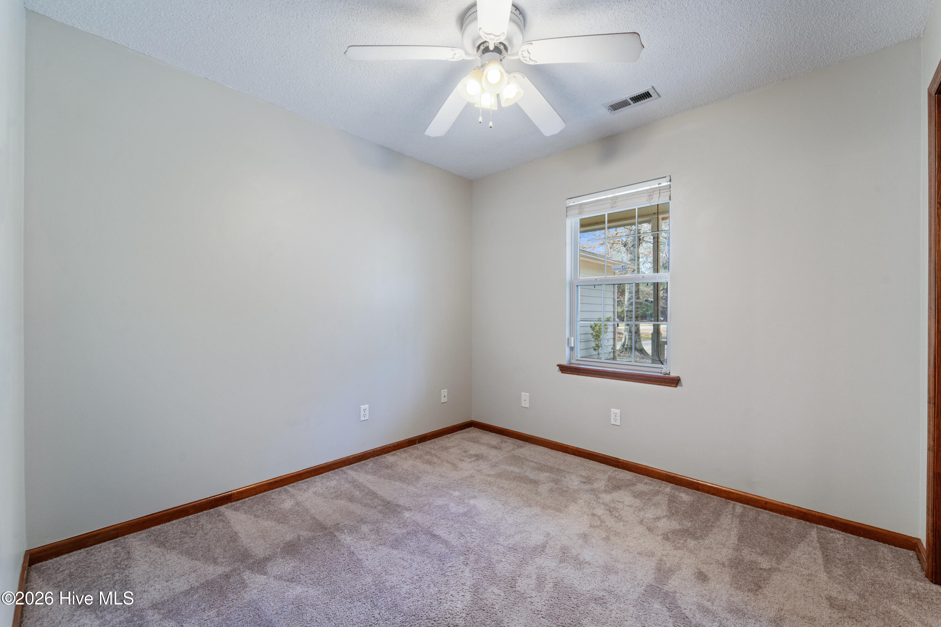 100557968 | Photo 35