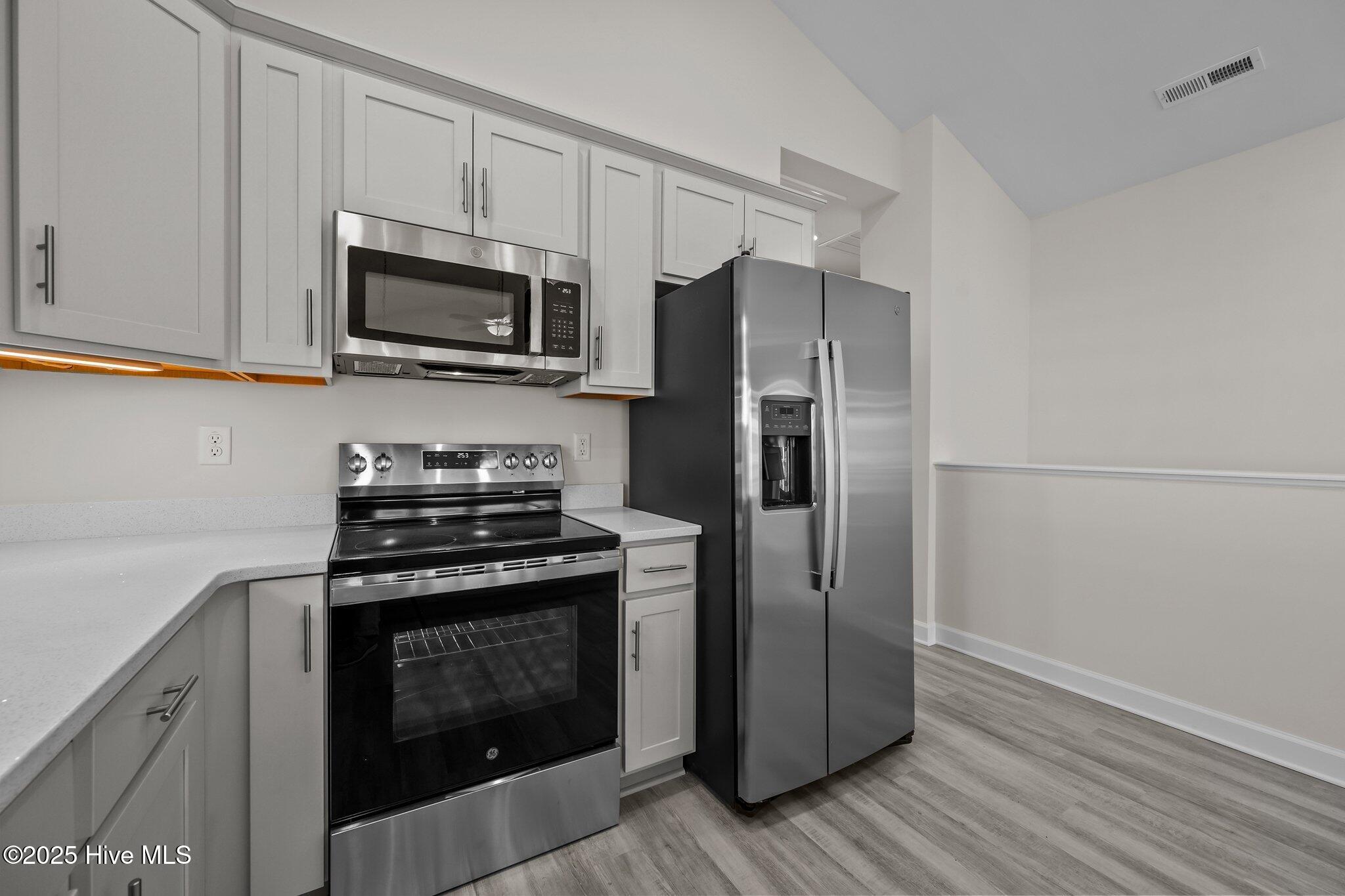 100519991 | Photo 13