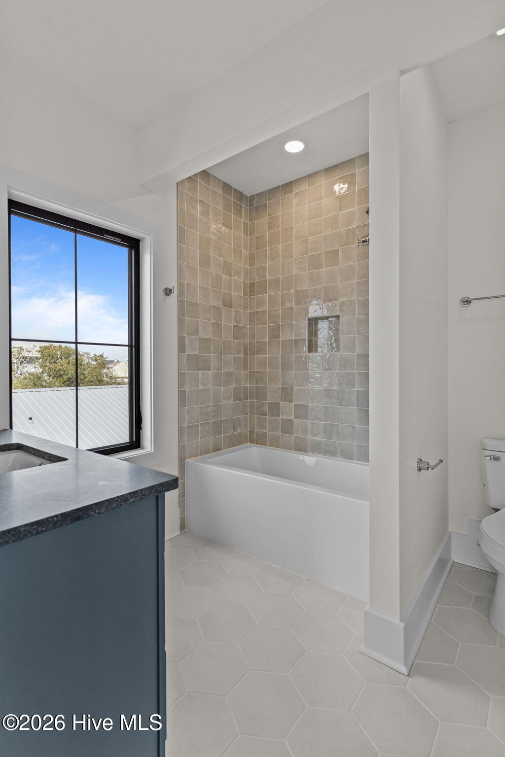 100553287 | Photo 82