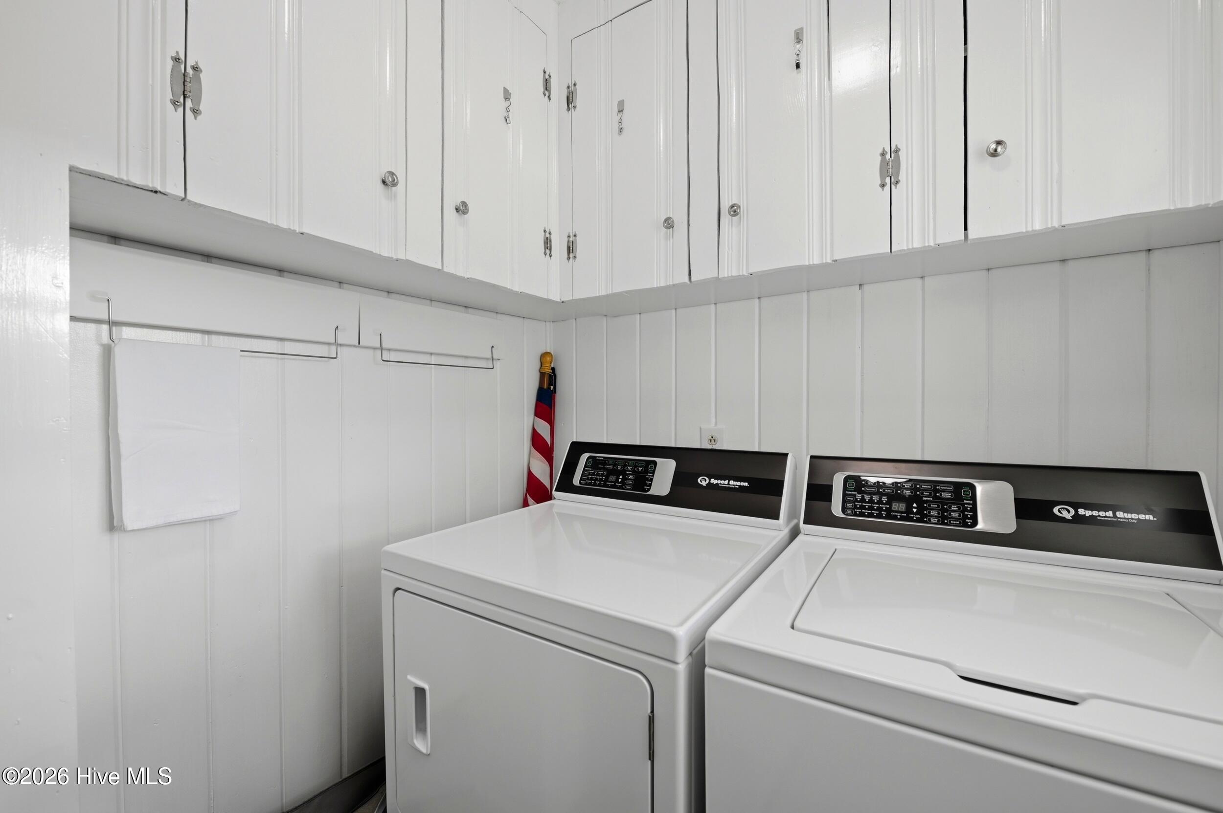 100570502 | Photo 30